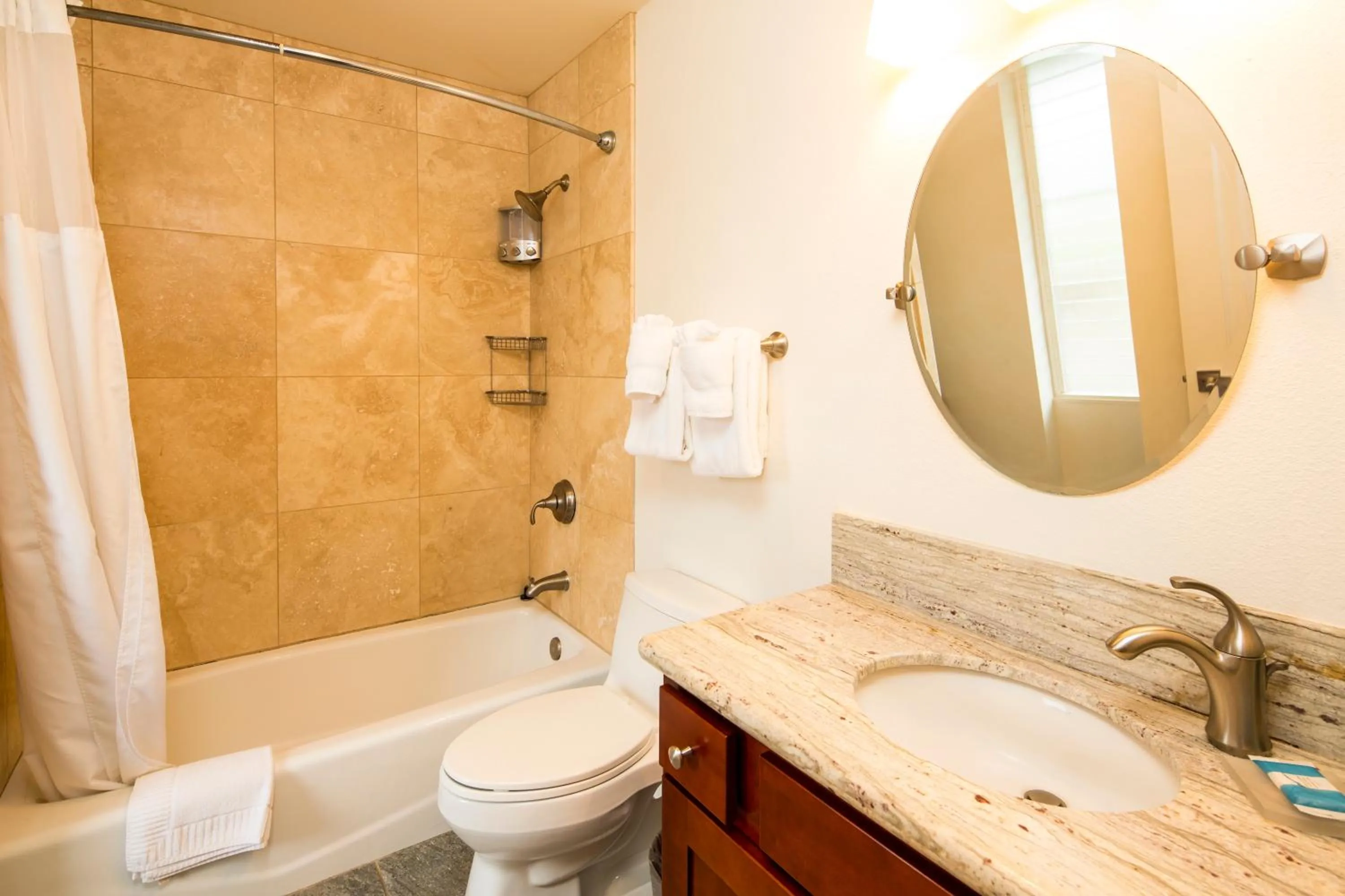 Bathroom in Castle Kauai Kailani