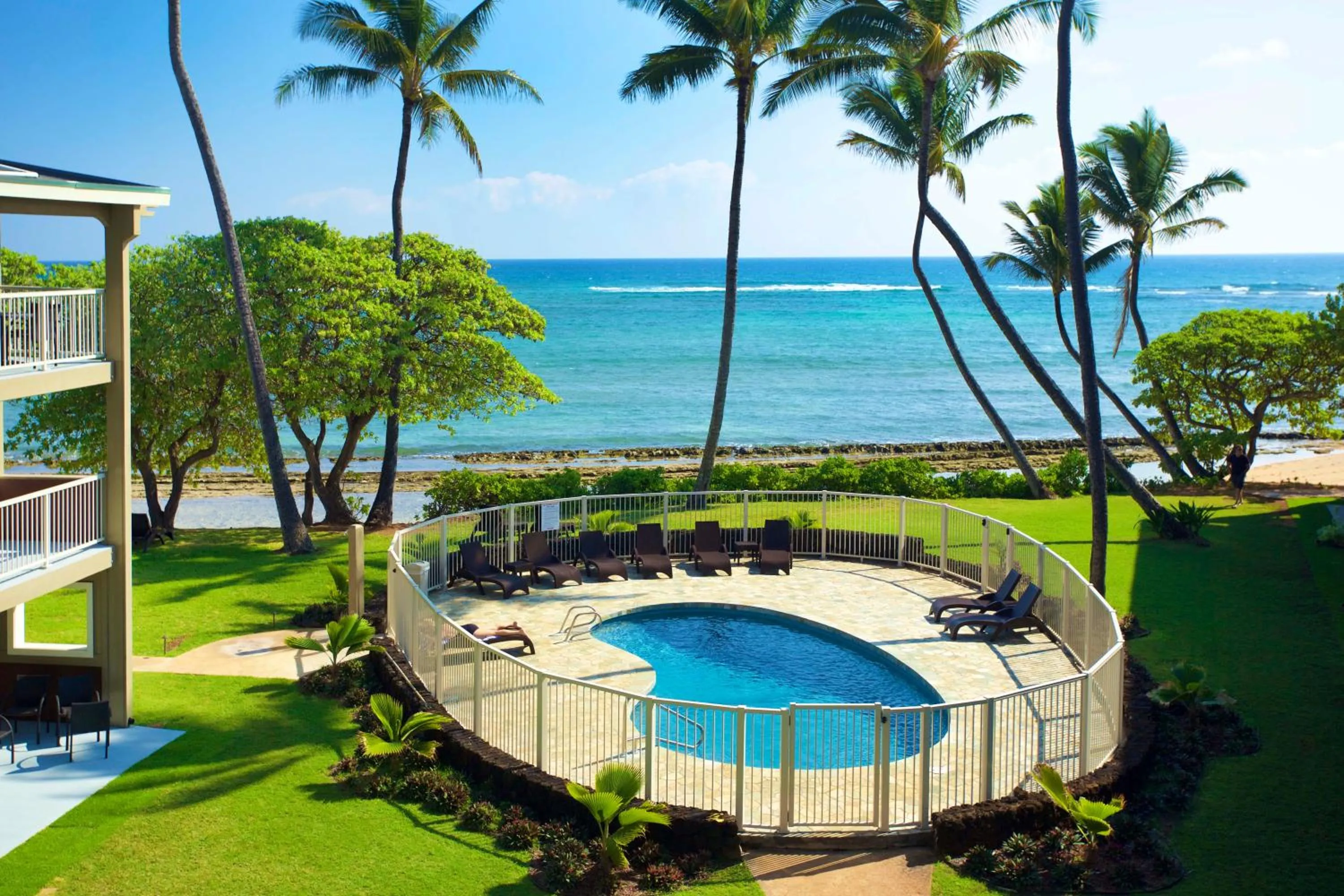 Swimming pool in Castle Kauai Kailani