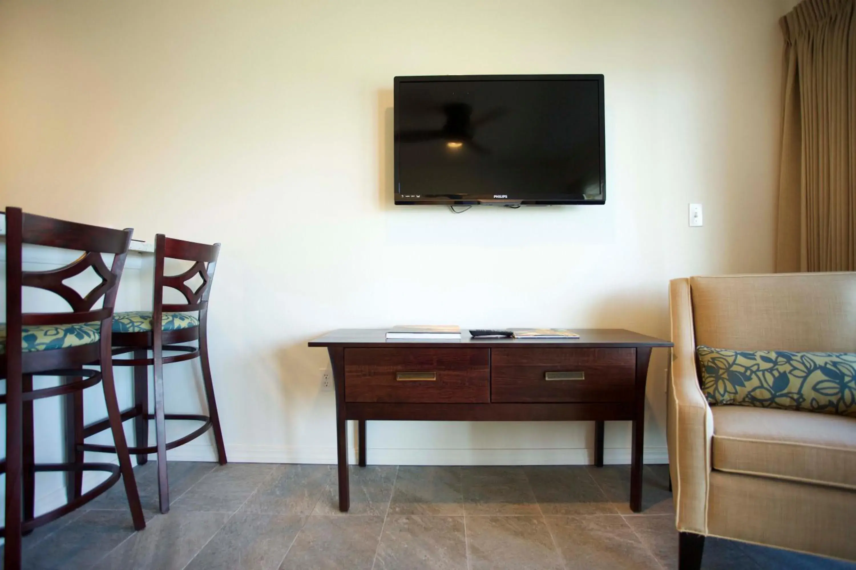 TV and multimedia, TV/Entertainment Center in Castle Kauai Kailani