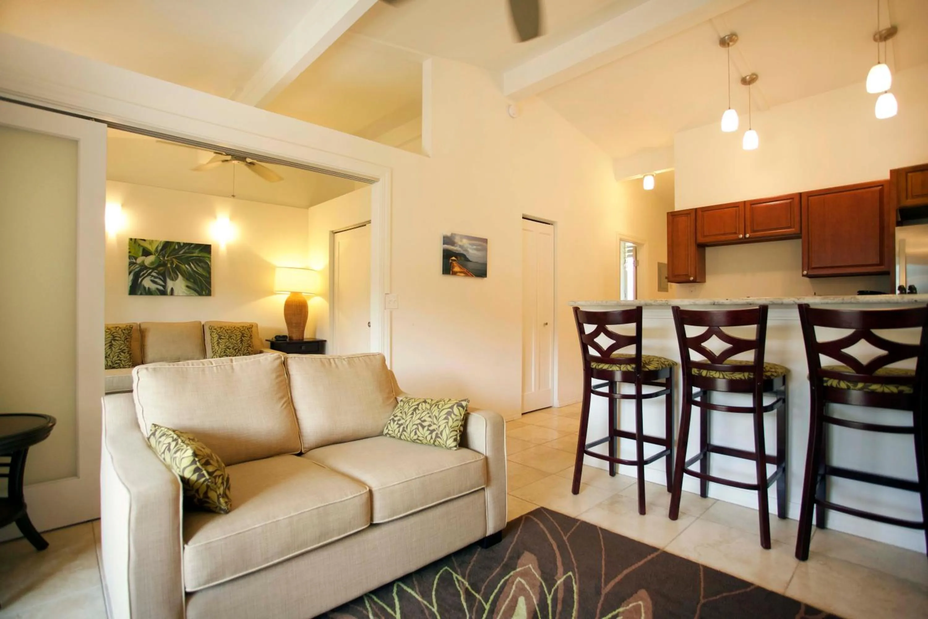 Kitchen or kitchenette in Castle Kauai Kailani