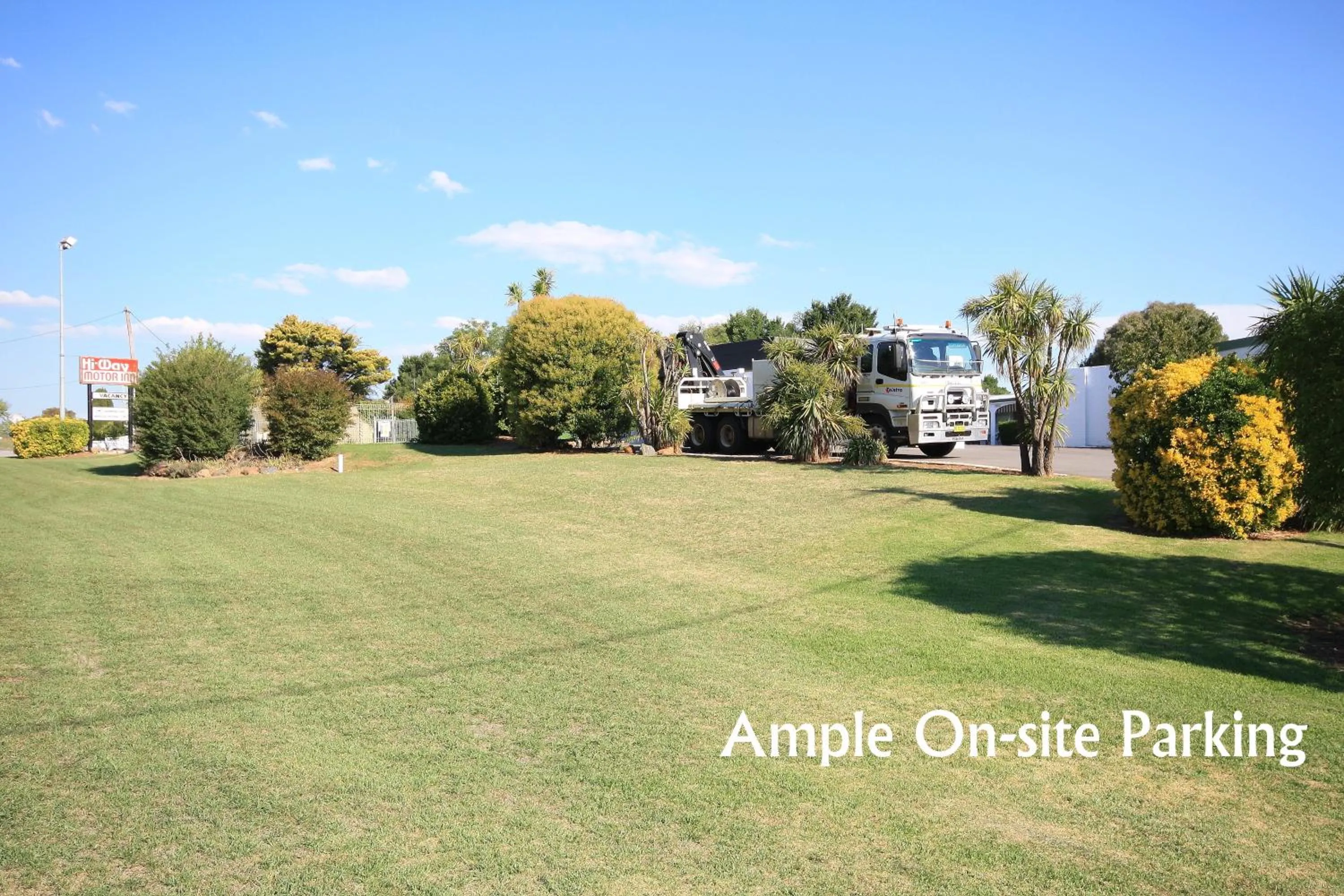 Facade/entrance in Hi Way Motor Inn