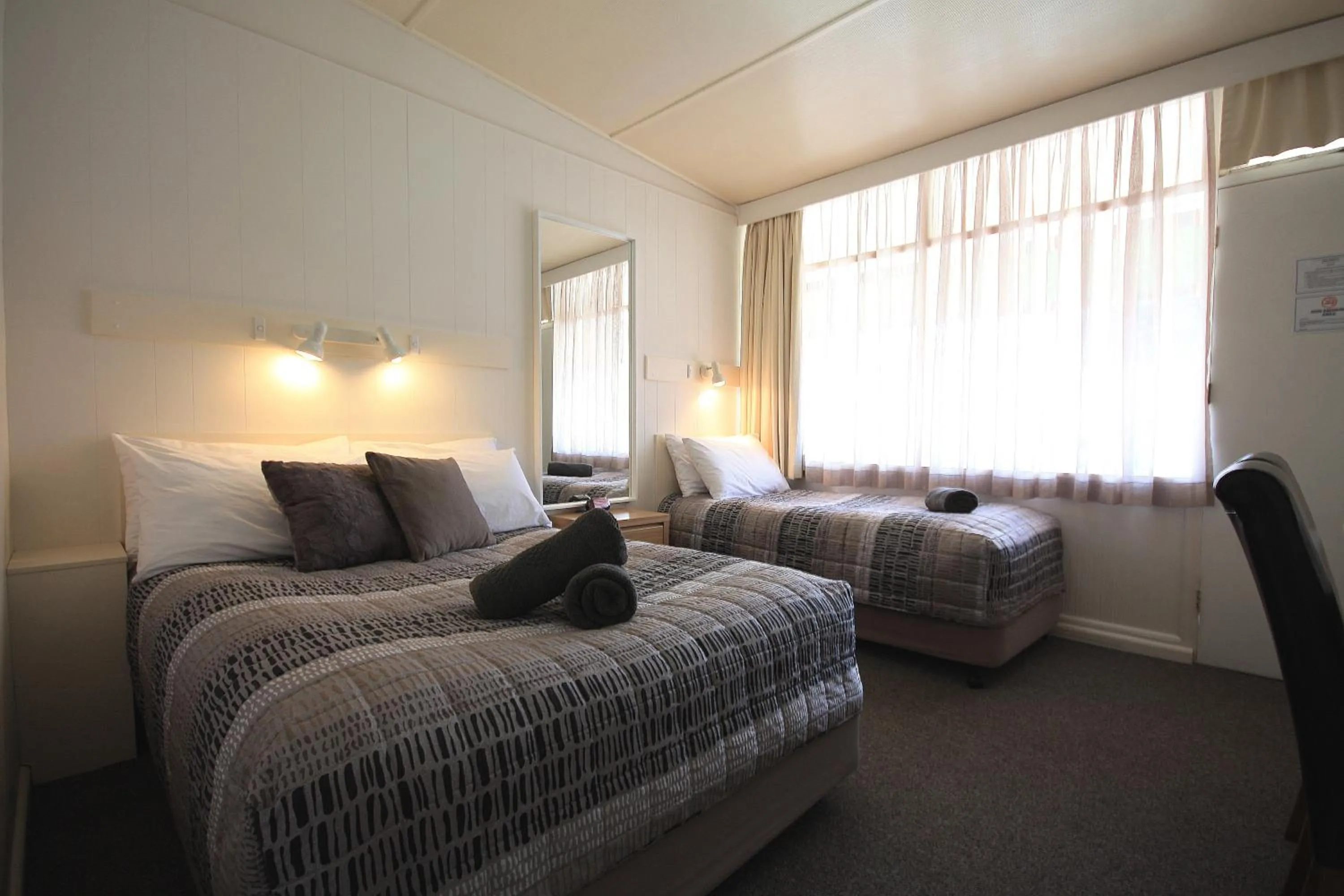 Photo of the whole room, Bed in Hi Way Motor Inn