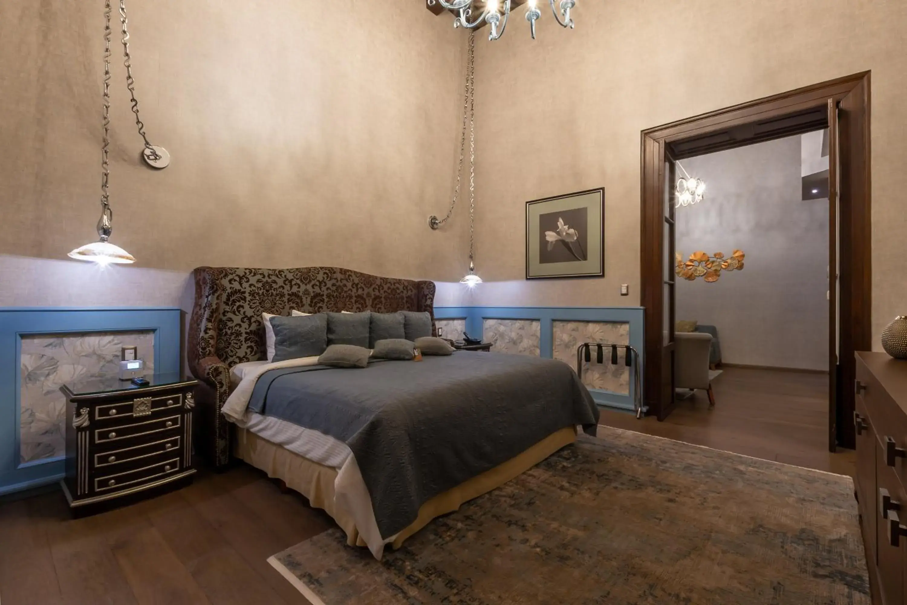 Master Suite with Balcony - Victoria in 1850 Hotel Boutique Master Suite with Balcony - Victoria in 1850 Hotel Boutique