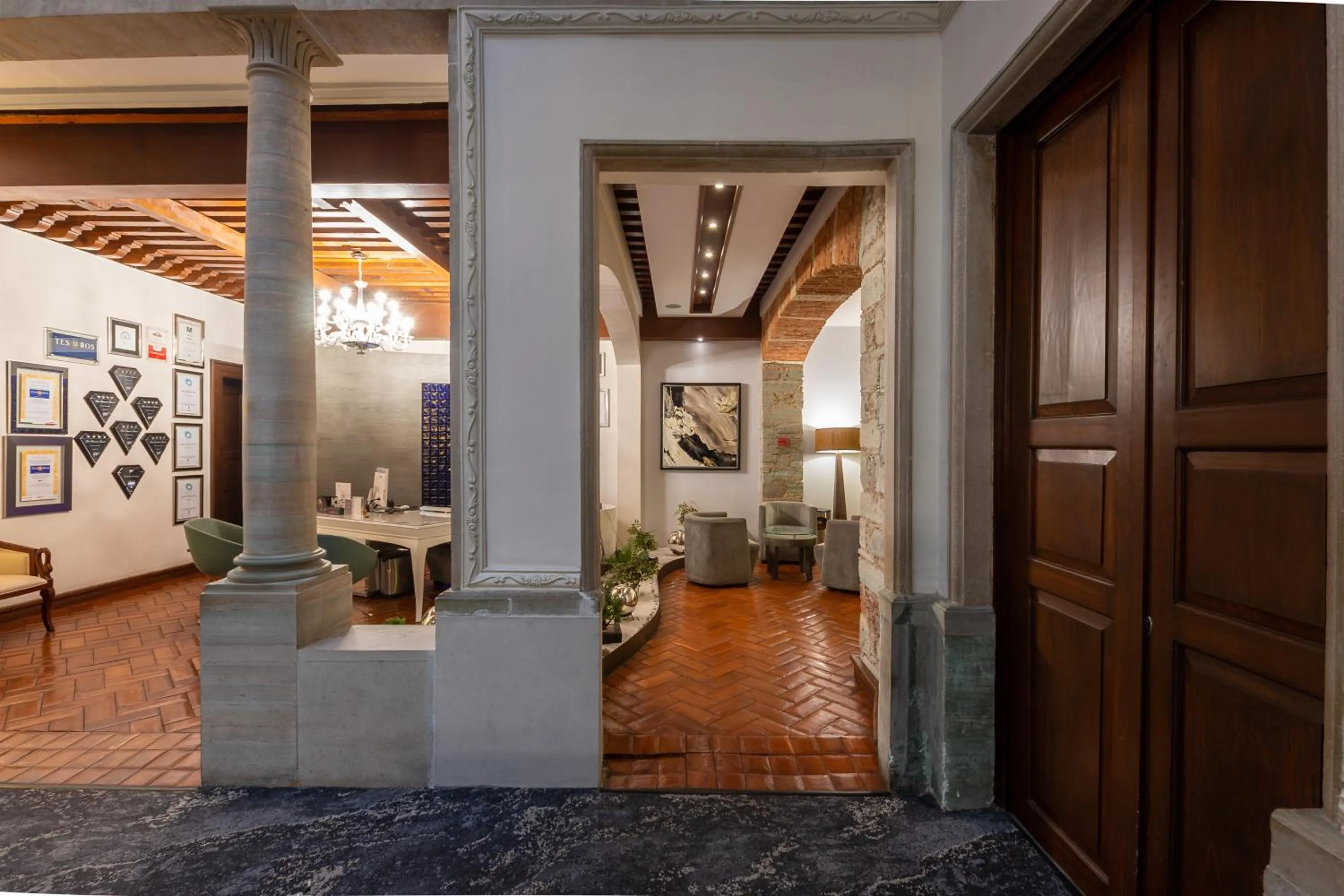 Lounge or bar in 1850 Hotel Boutique