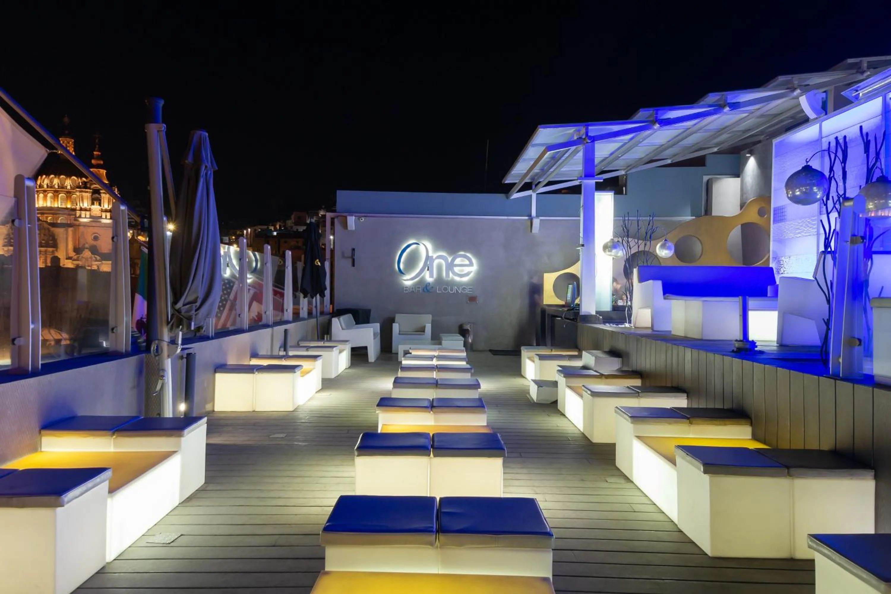 Nightclub / DJ in 1850 Hotel Boutique