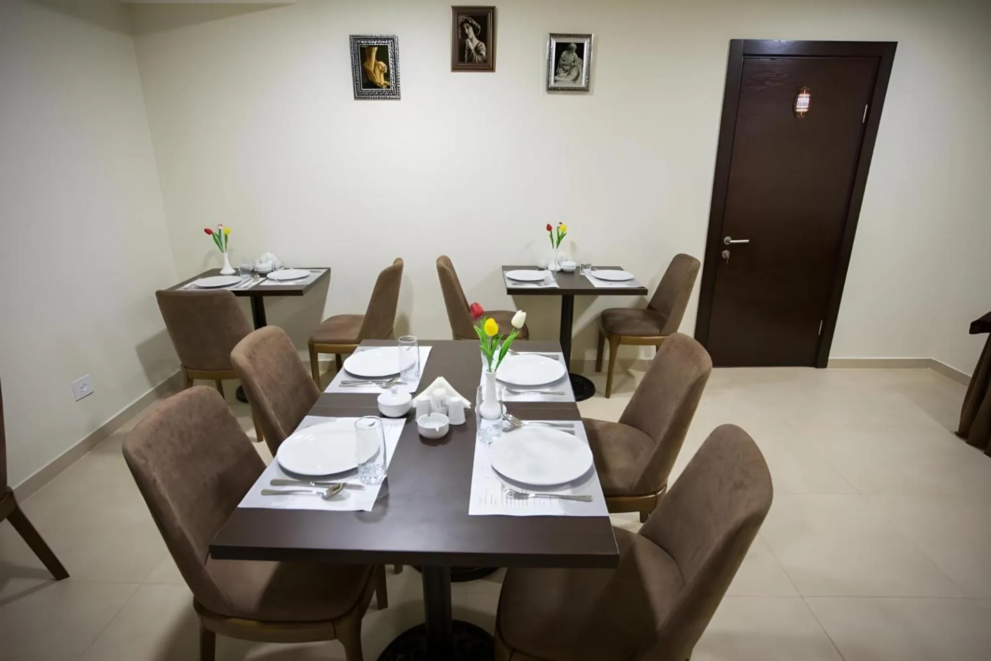 Restaurant/places to eat in Da Vinci Boutique Hotel