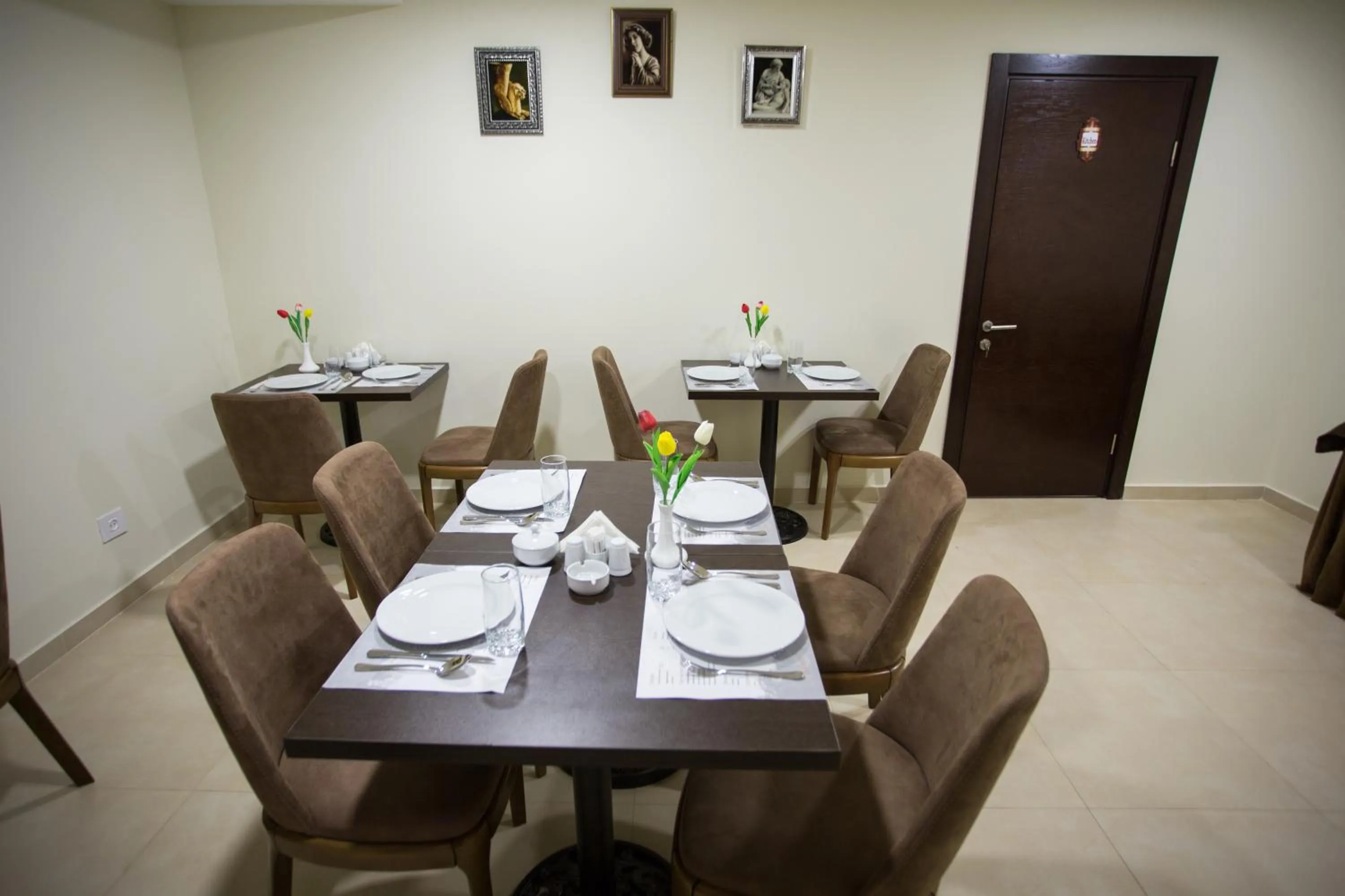 Restaurant/places to eat in Da Vinci Boutique Hotel