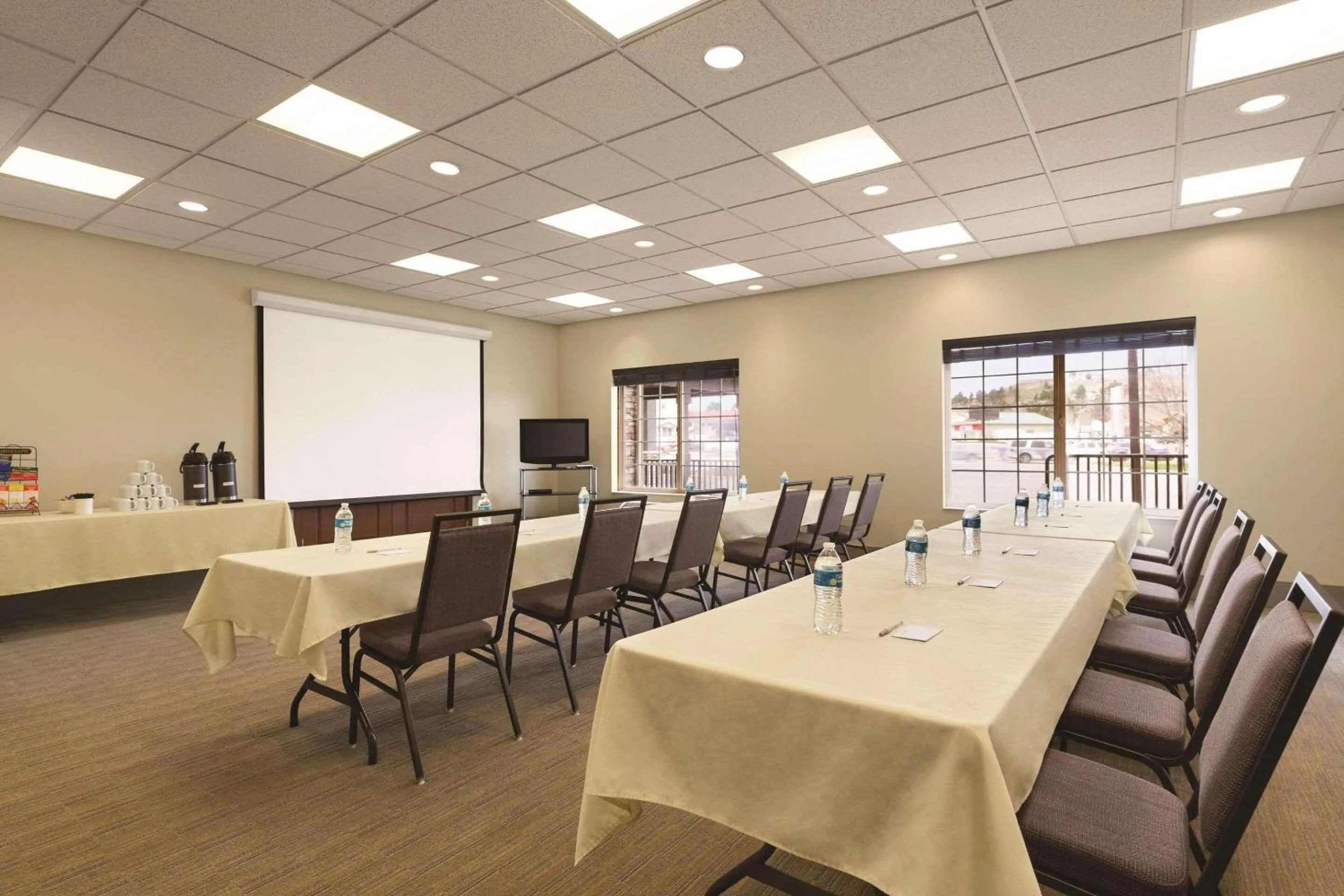 Meeting/conference room in Country Inn & Suites by Radisson, Billings, MT