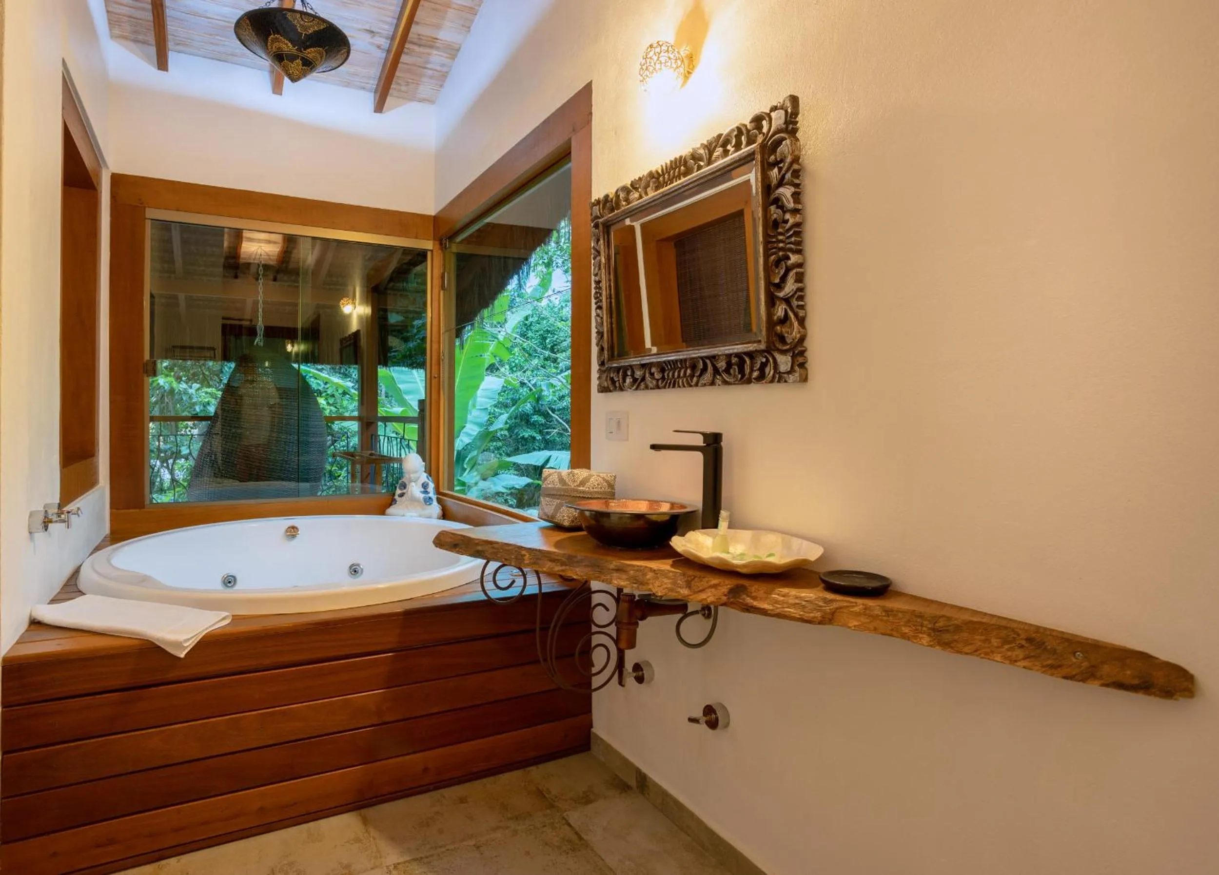 Bath in Hotel Vila Kebaya