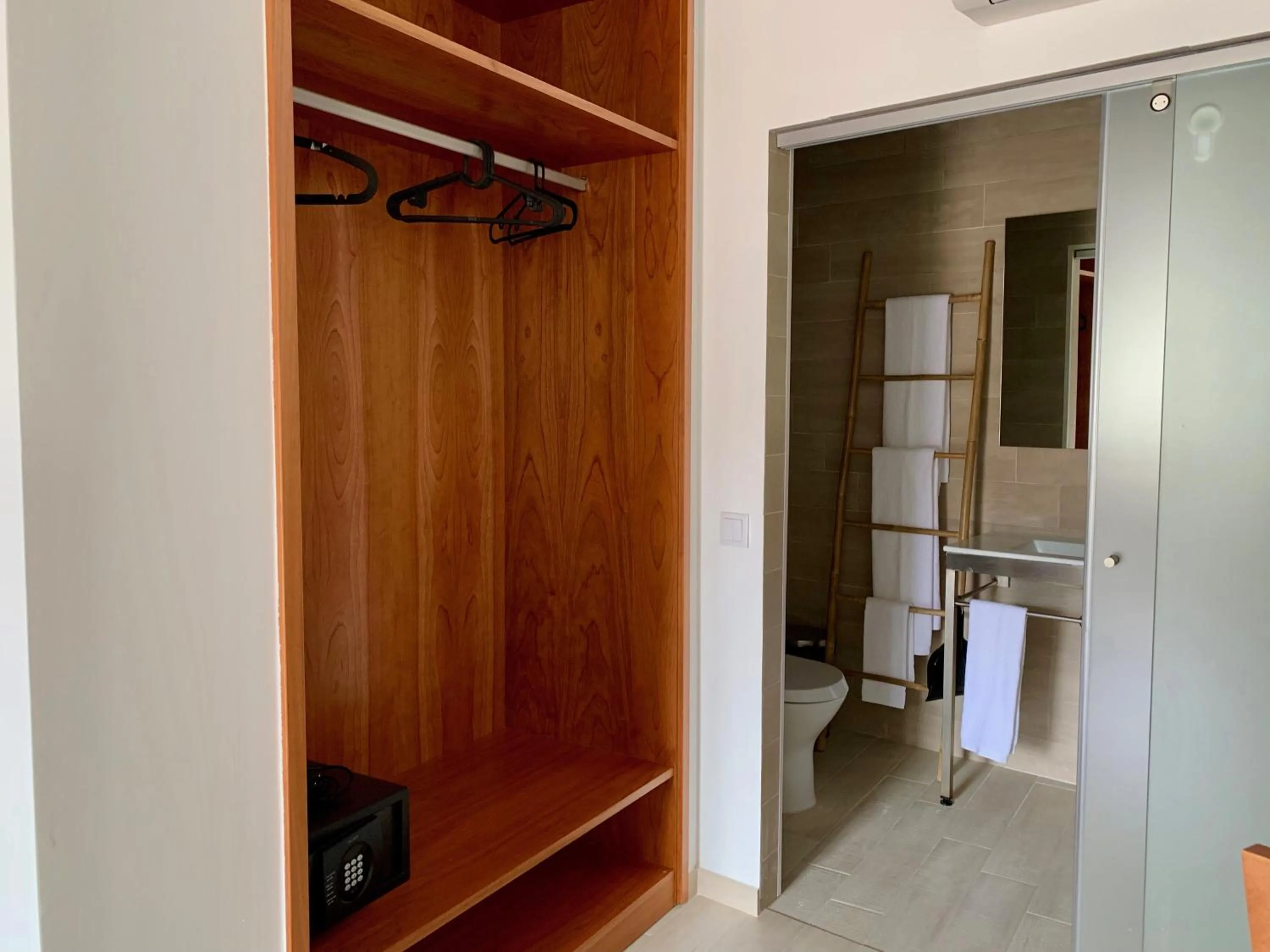 Toilet in Villa 3 Caparica - Lisbon Gay Beach Resort