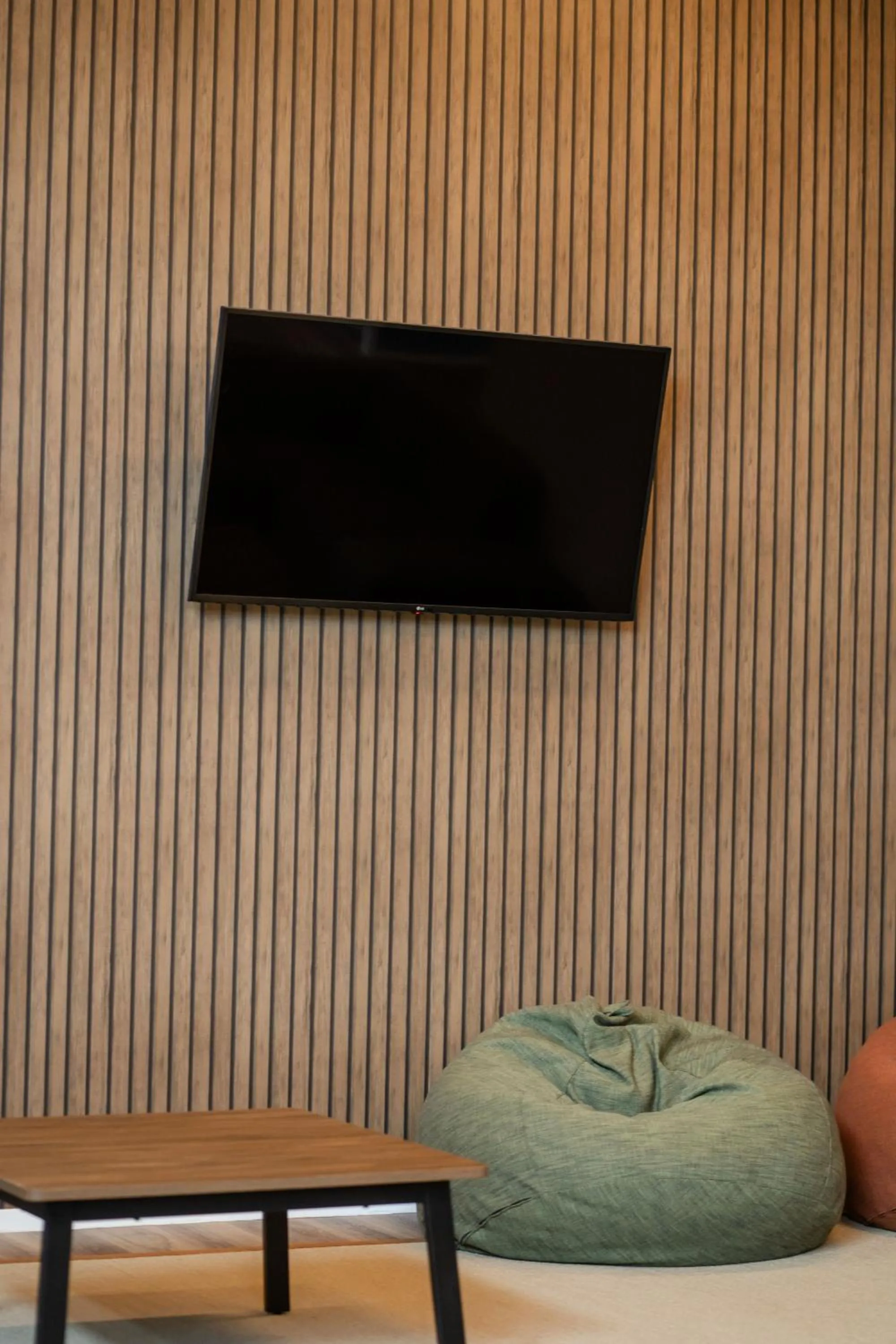 Communal lounge/ TV room in Haka House Rotorua