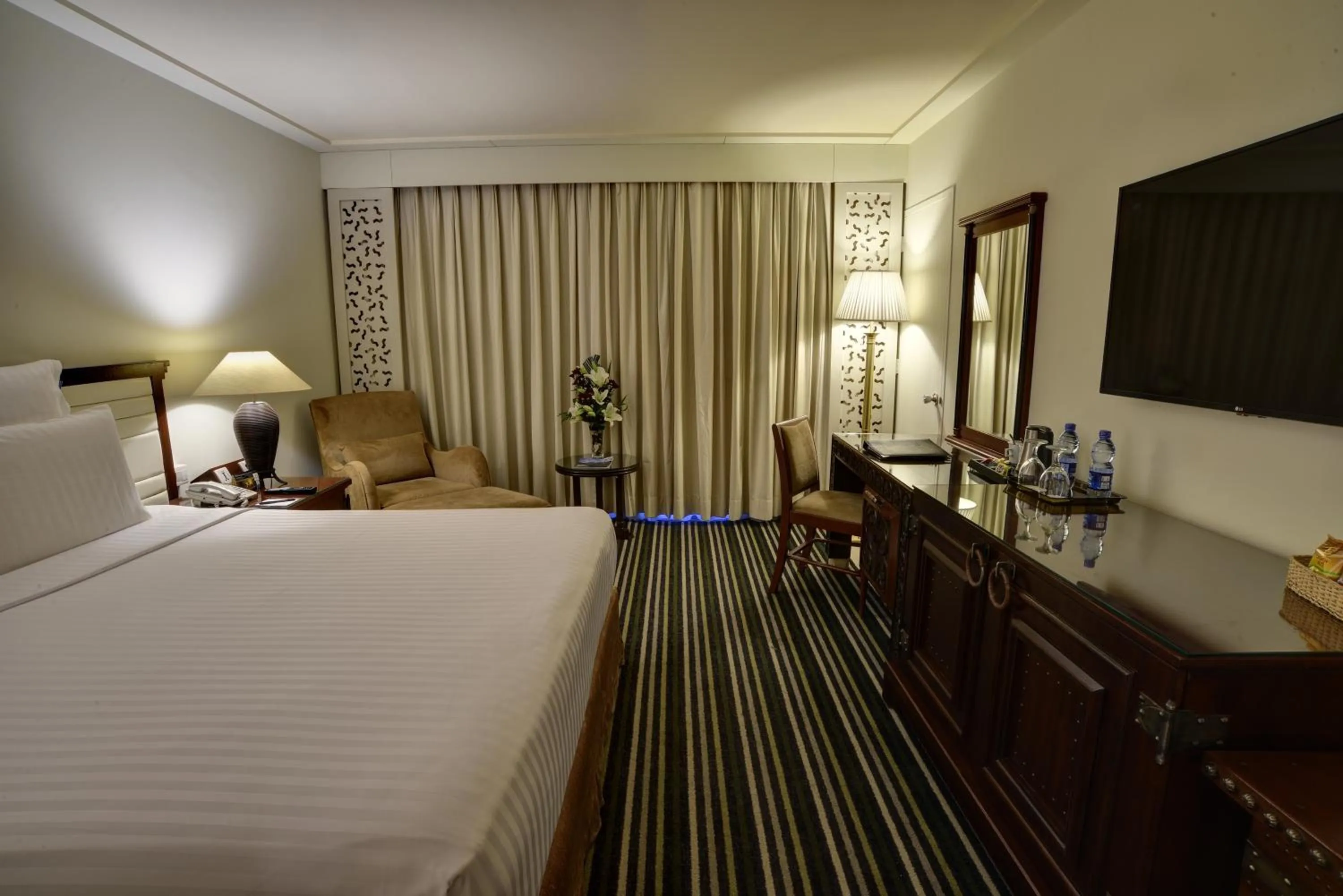 Photo of the whole room, Bed in Pearl Continental Hotel, Rawalpindi