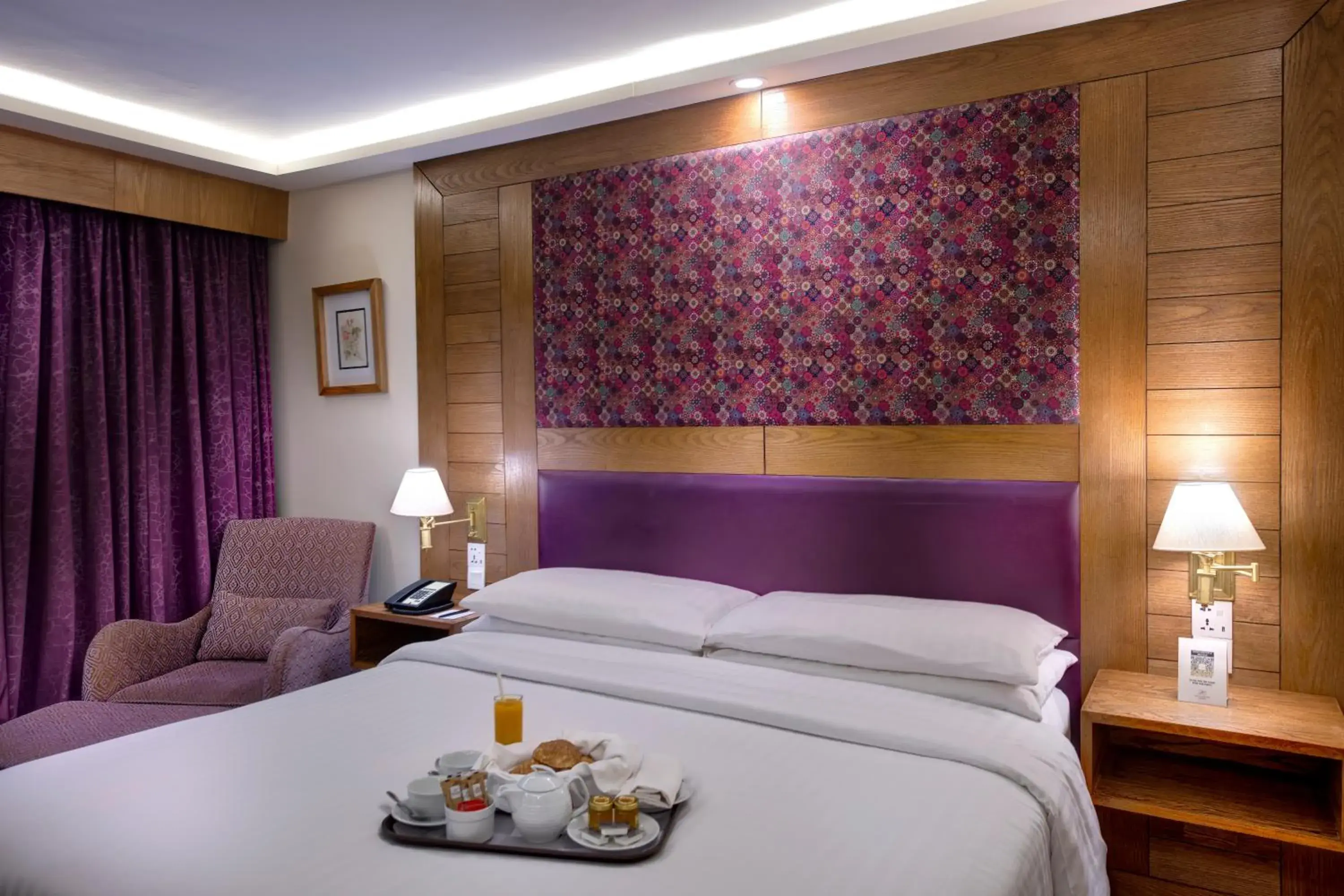 room service, Bed in Pearl Continental Hotel, Rawalpindi room service, Bed in Pearl Continental Hotel, Rawalpindi