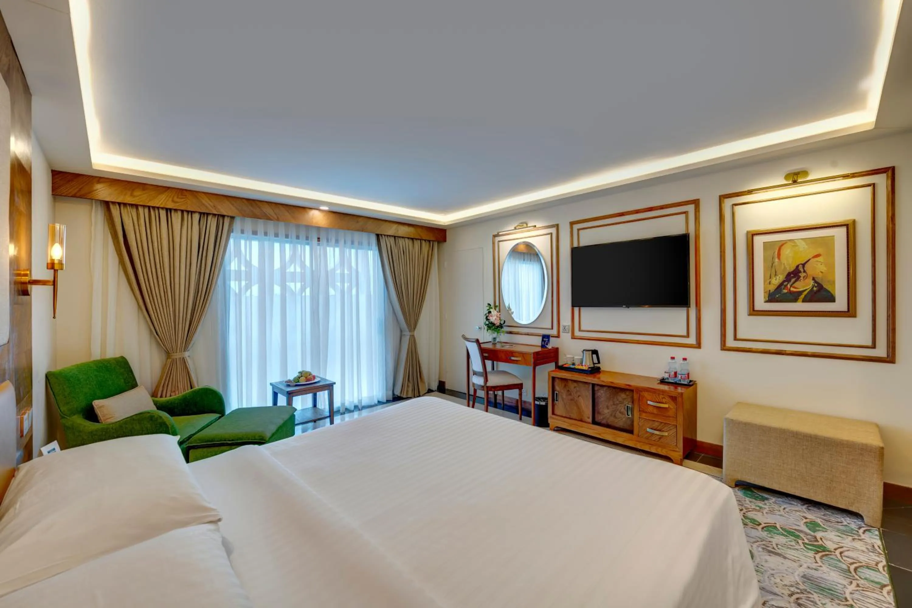 TV and multimedia, Bed in Pearl Continental Hotel, Rawalpindi