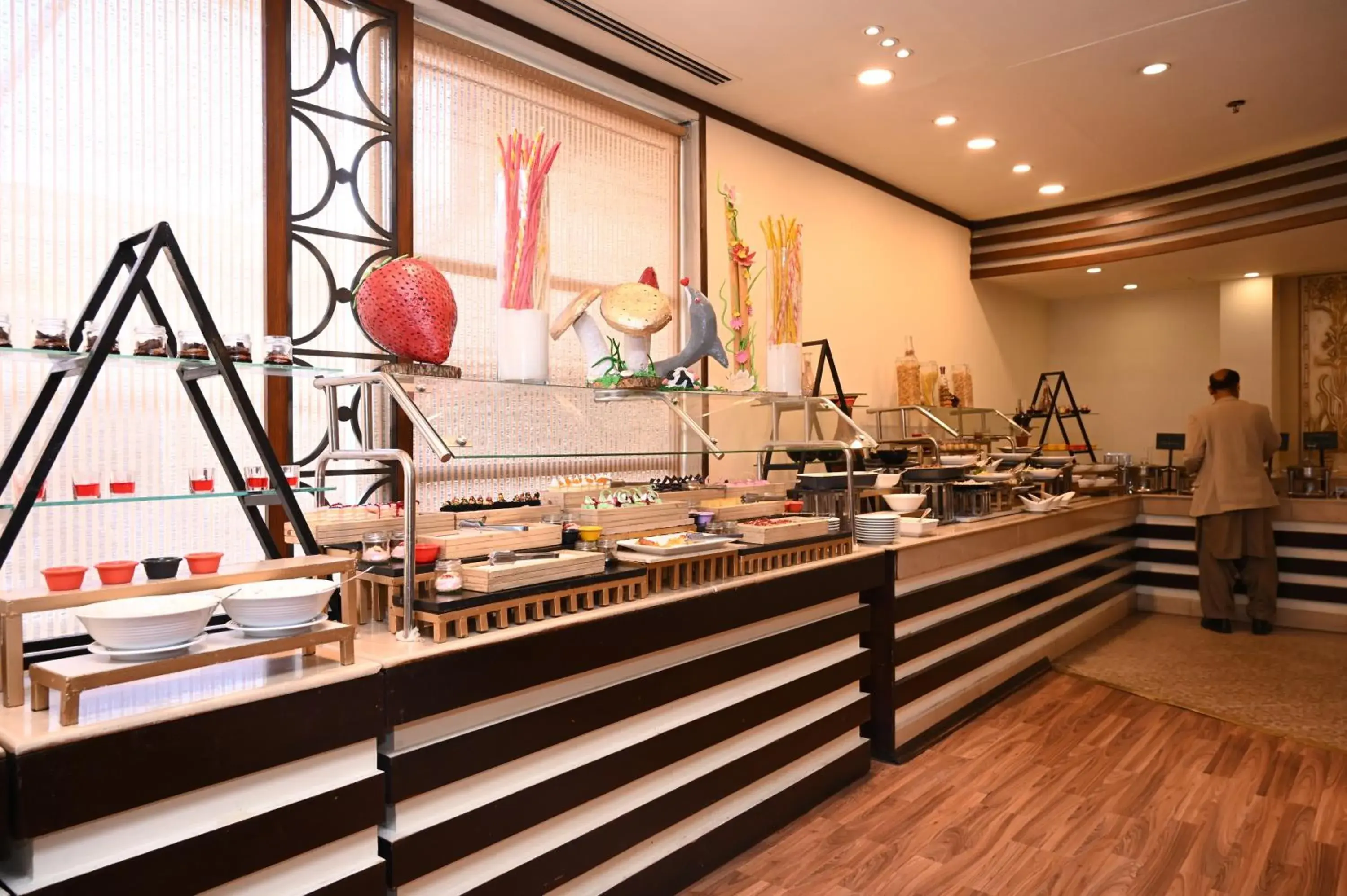 Restaurant/places to eat in Pearl Continental Hotel, Rawalpindi Restaurant/places to eat in Pearl Continental Hotel, Rawalpindi