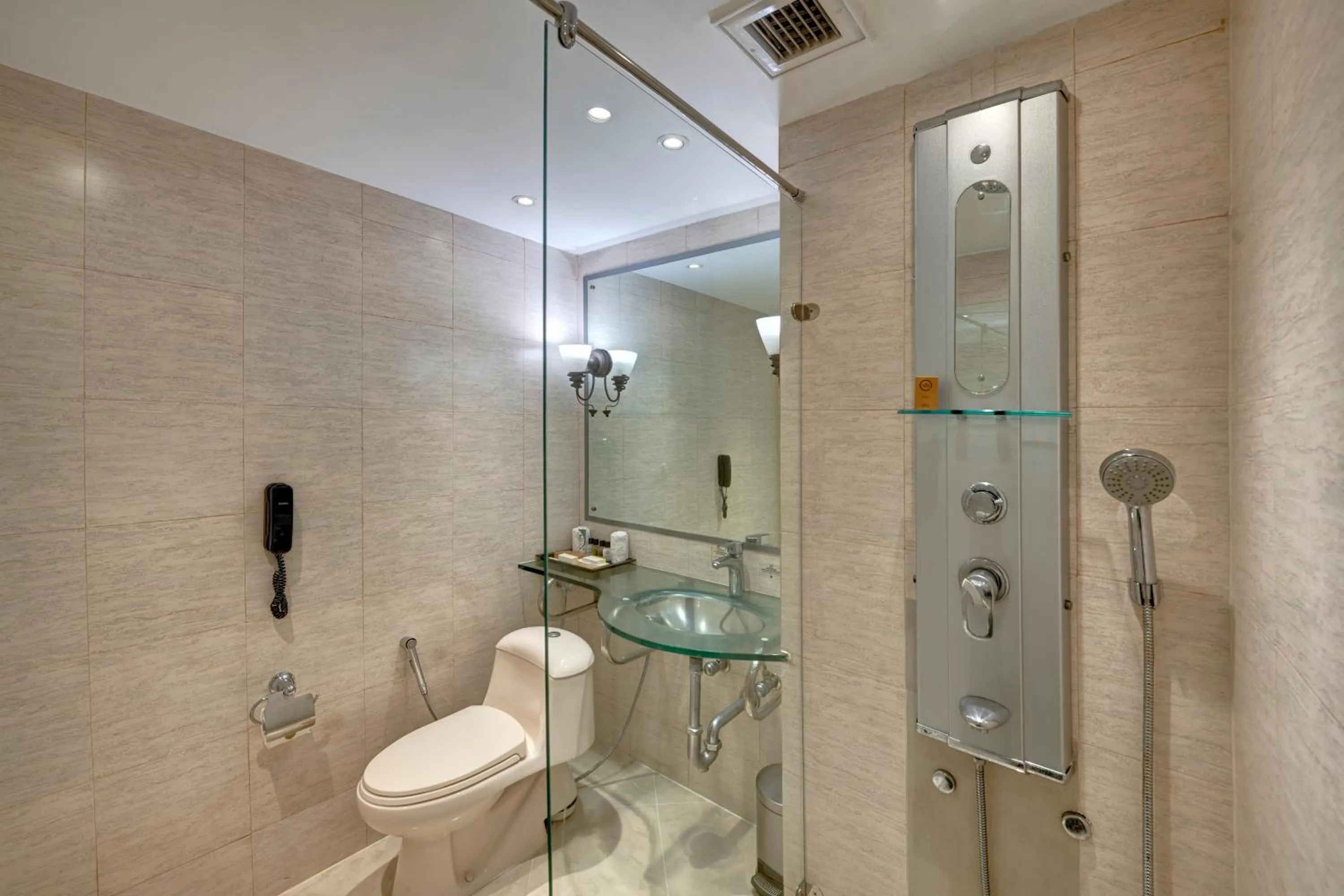 Toilet in Pearl Continental Hotel, Rawalpindi