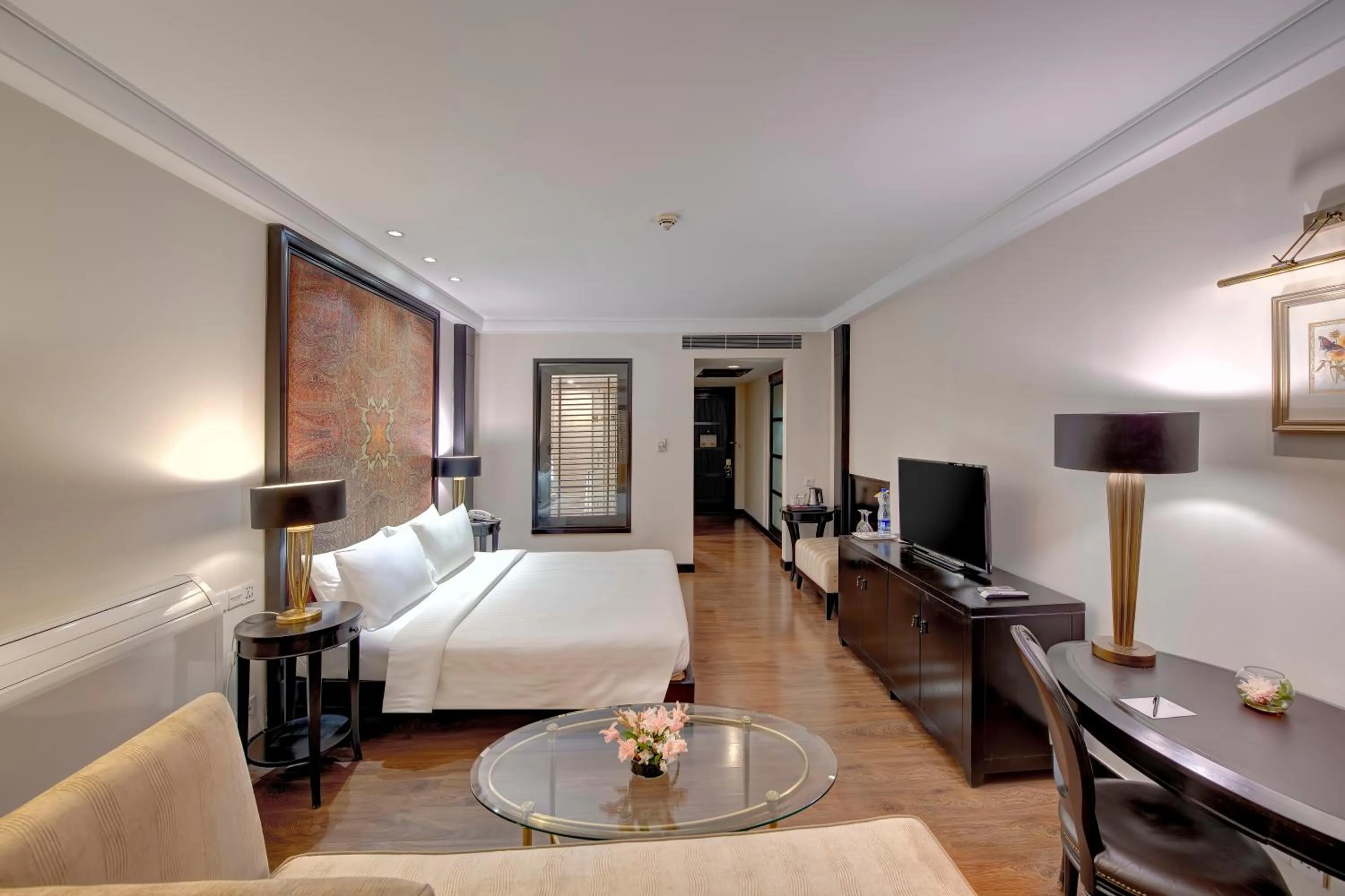 Bedroom, Bed in Pearl Continental Hotel, Muzaffarabad