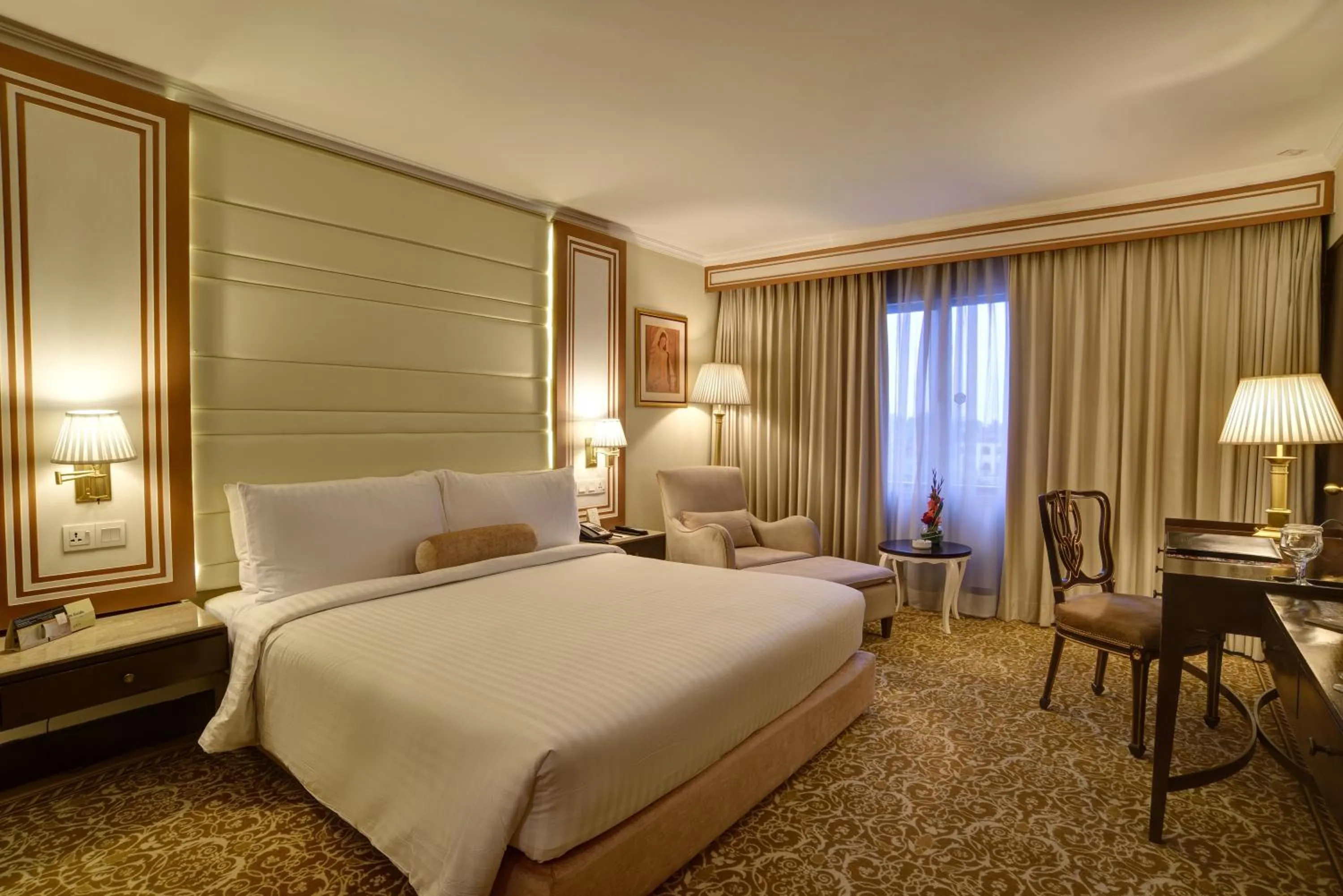 Bedroom, Bed in Pearl Continental Hotel, Lahore