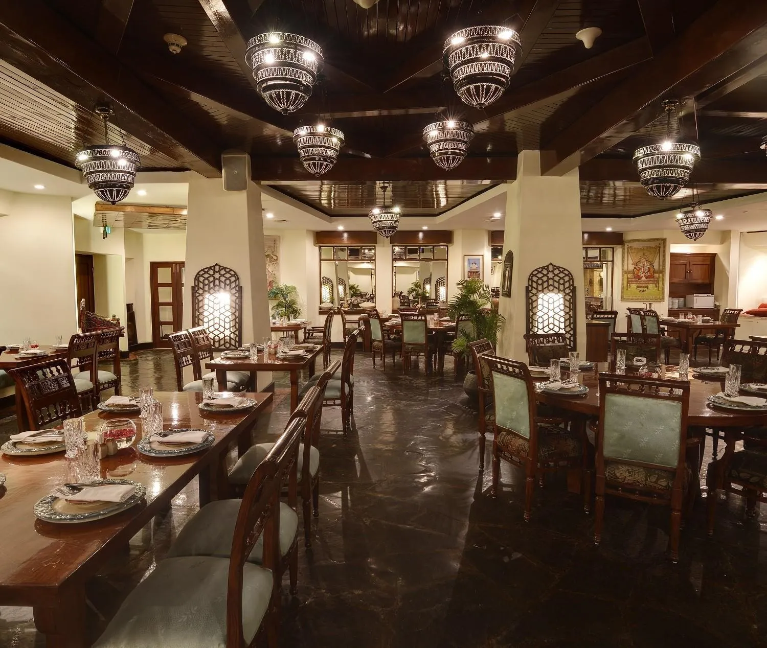 Restaurant/places to eat in Pearl Continental Hotel, Lahore