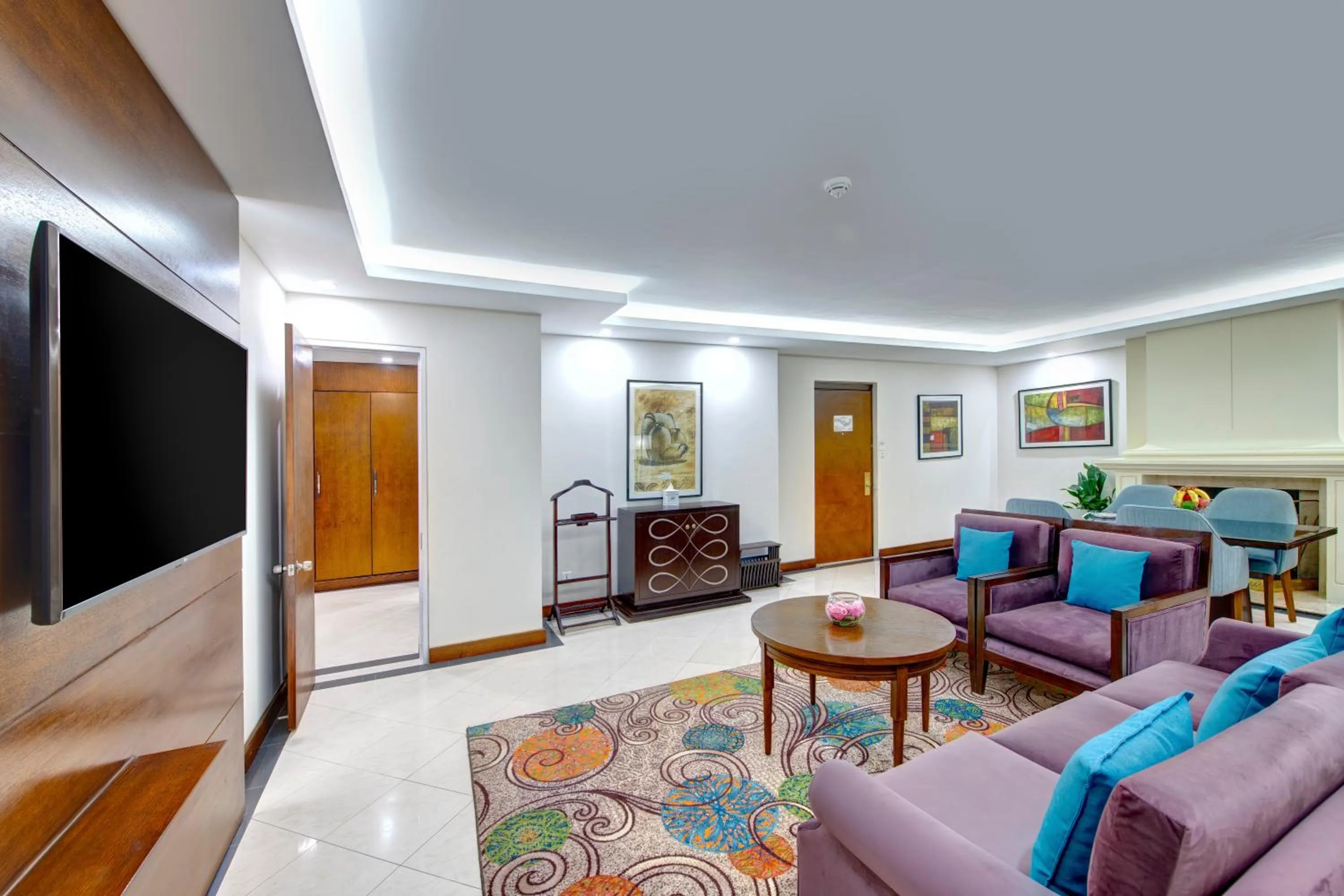 Communal lounge/ TV room in Pearl Continental Hotel, Bhurban