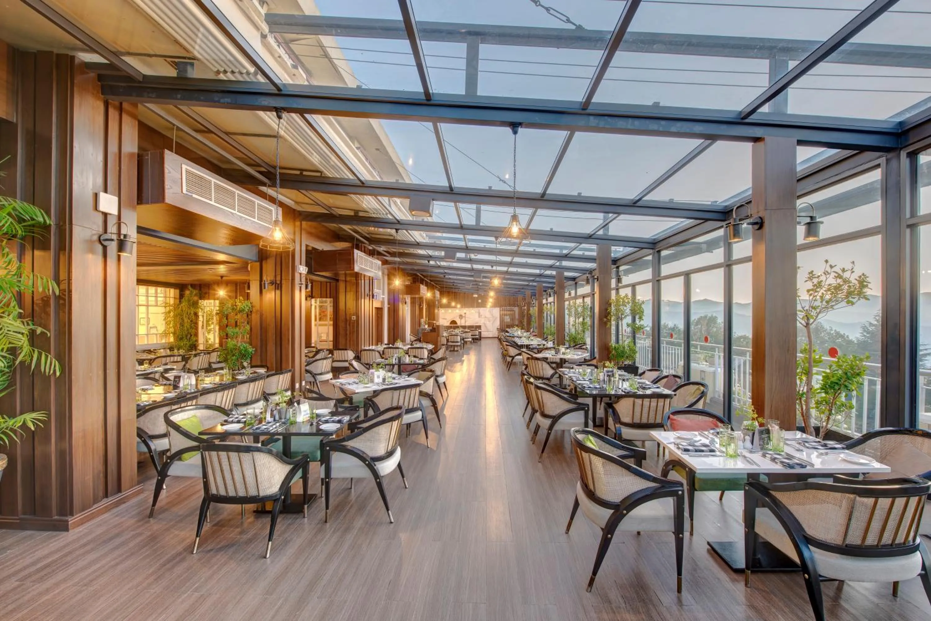 Restaurant/places to eat in Pearl Continental Hotel, Bhurban