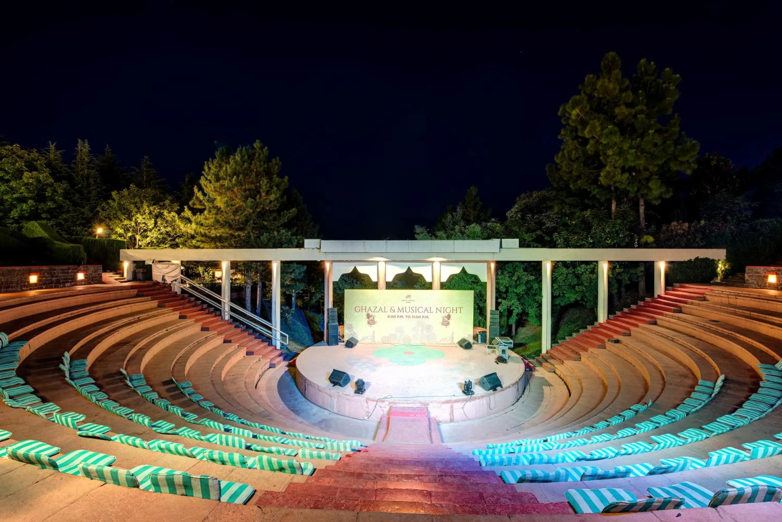 Evening entertainment in Pearl Continental Hotel, Bhurban