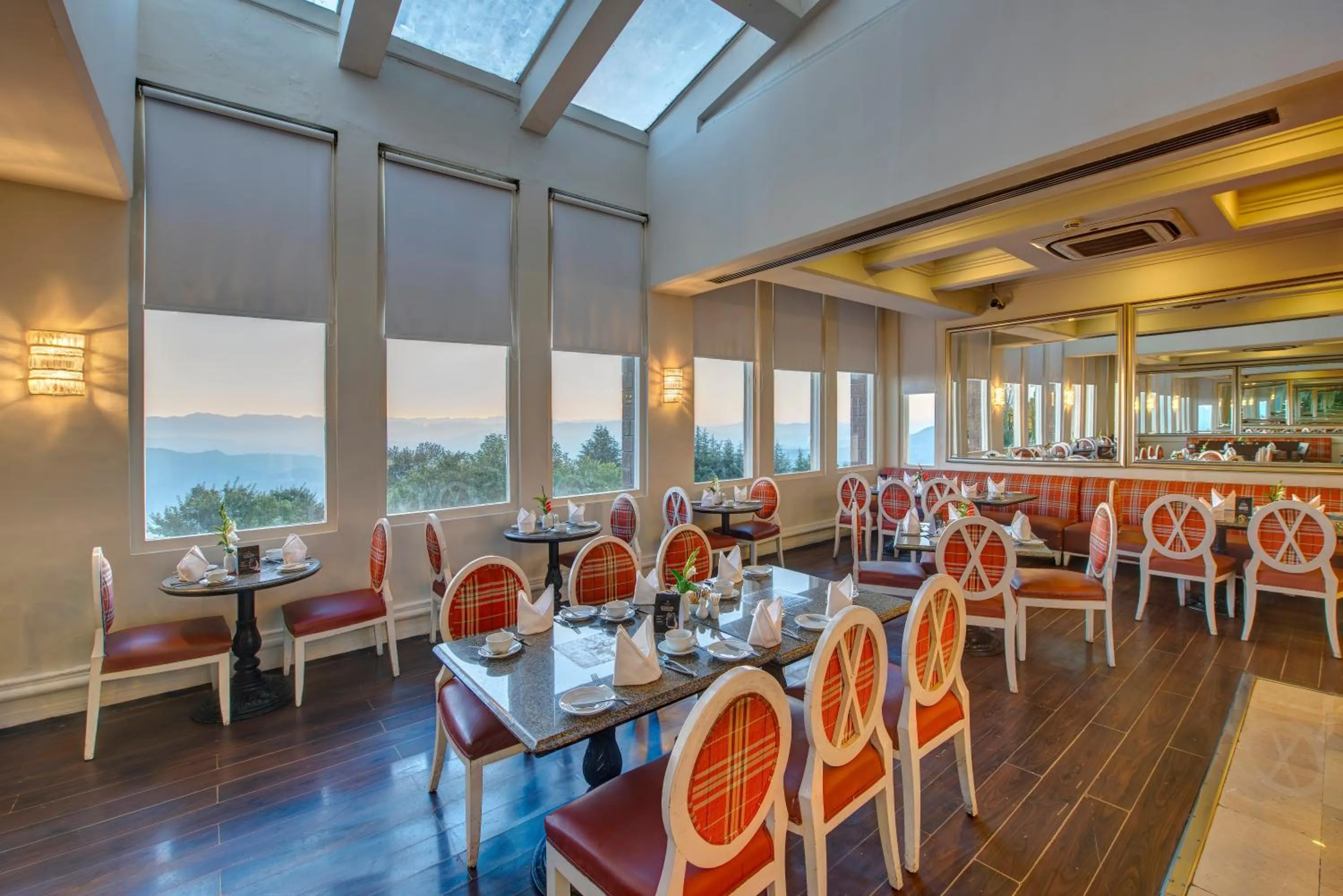 Restaurant/places to eat in Pearl Continental Hotel, Bhurban