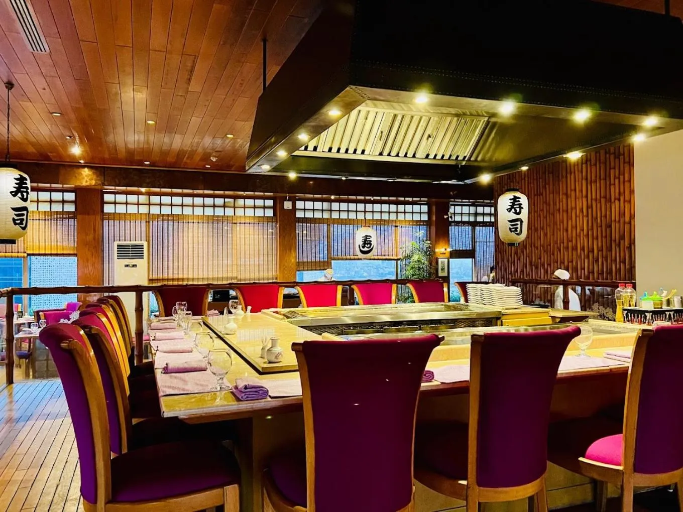 Restaurant/places to eat in Pearl Continental Hotel, Karachi