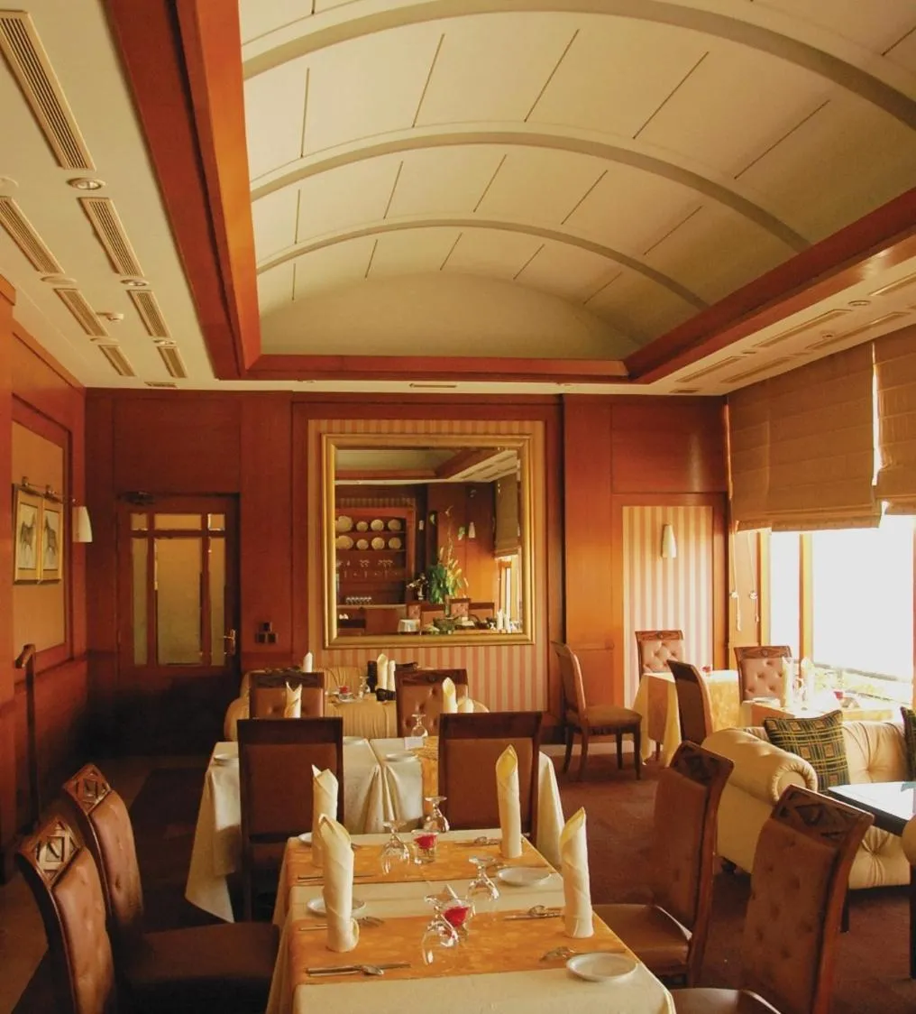 Restaurant/places to eat in Pearl Continental Hotel, Karachi