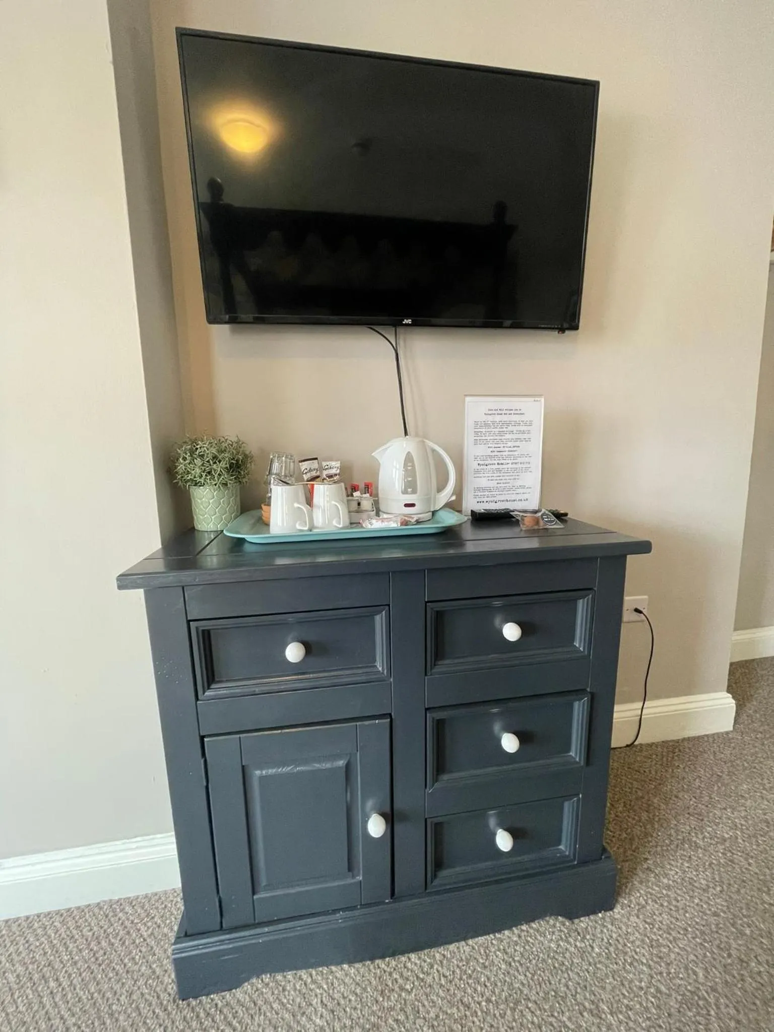 TV and multimedia in Wyndgrove House B&B