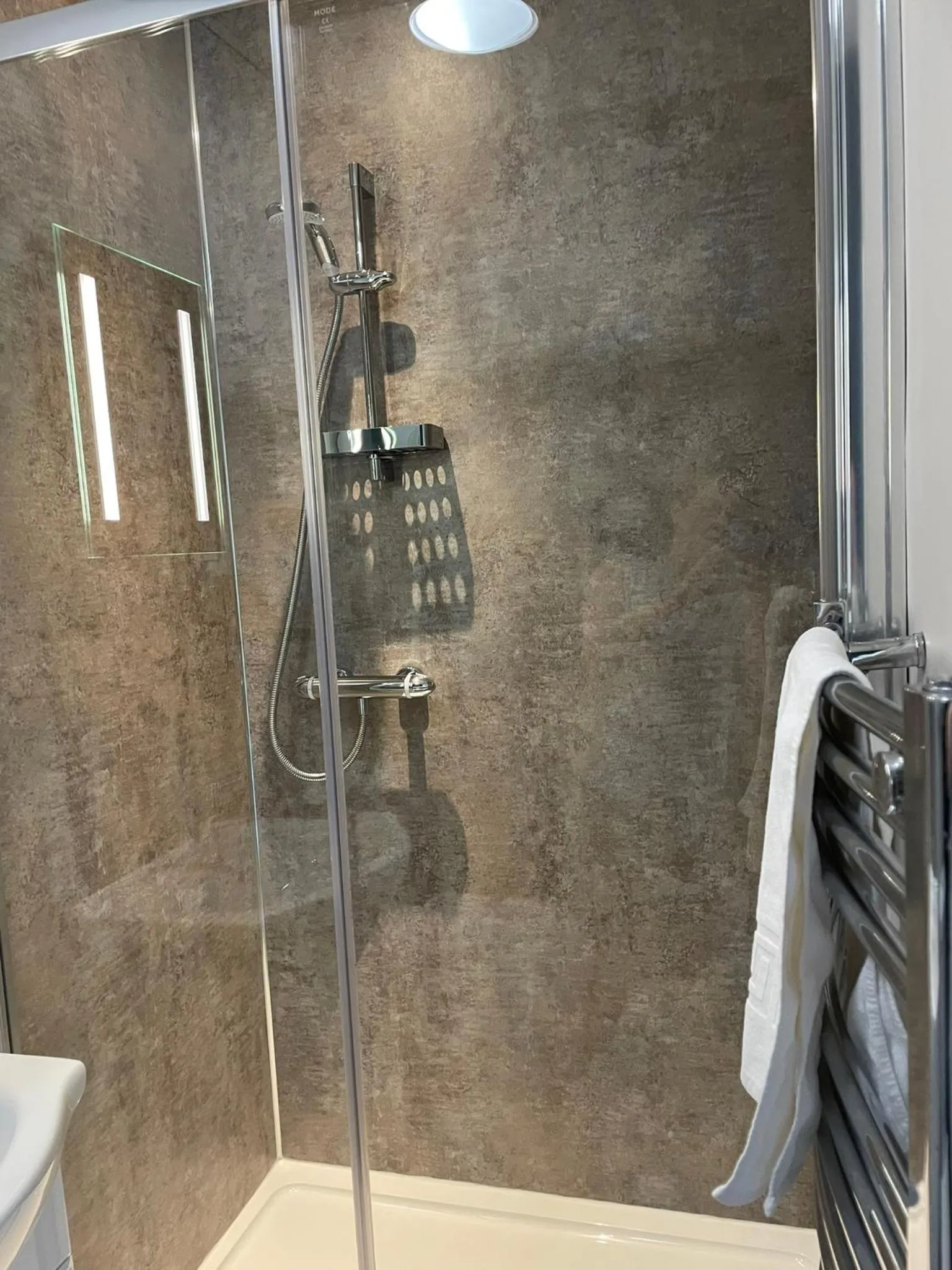 Shower in Wyndgrove House B&B
