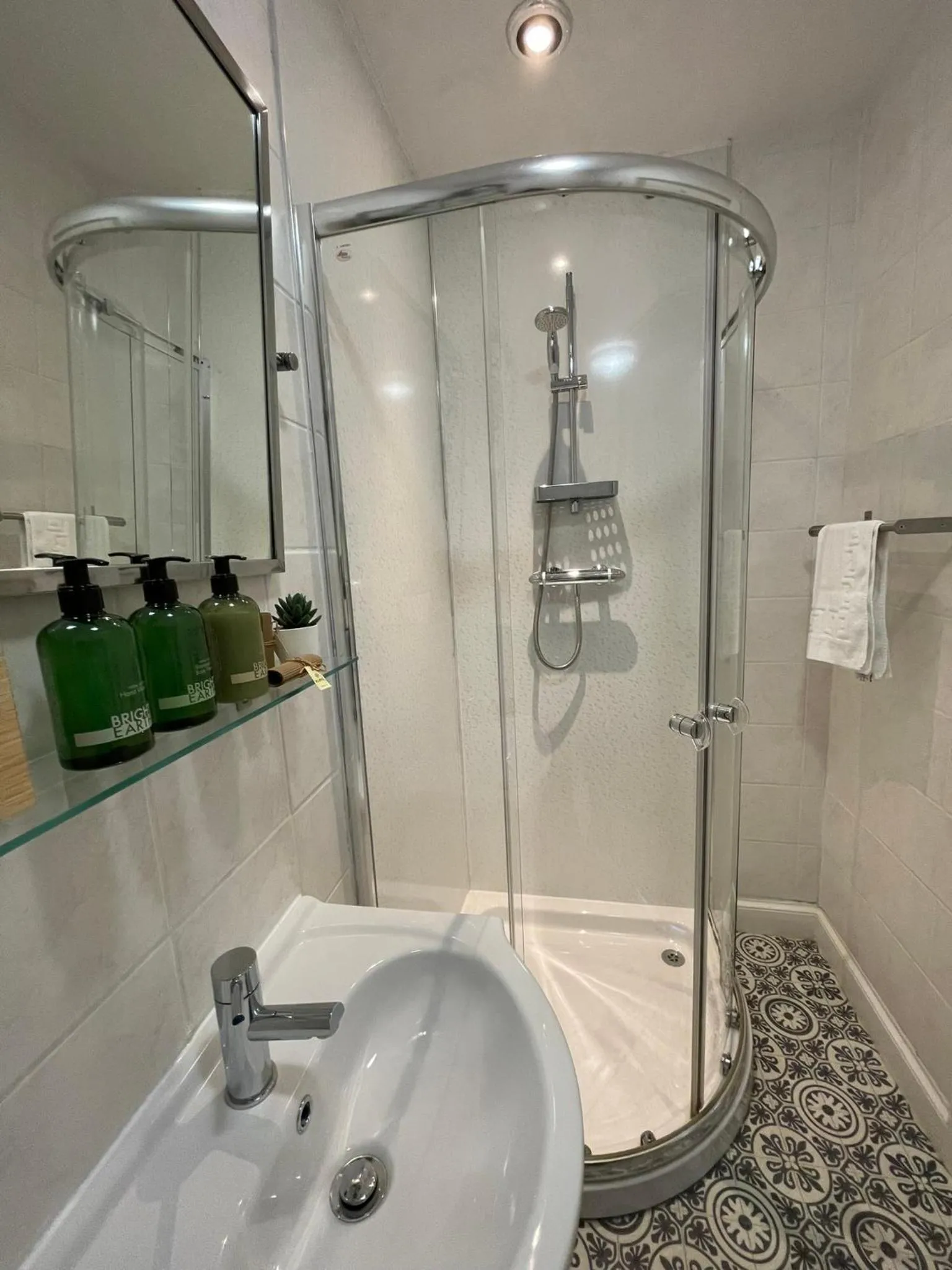 Bathroom in Wyndgrove House B&B