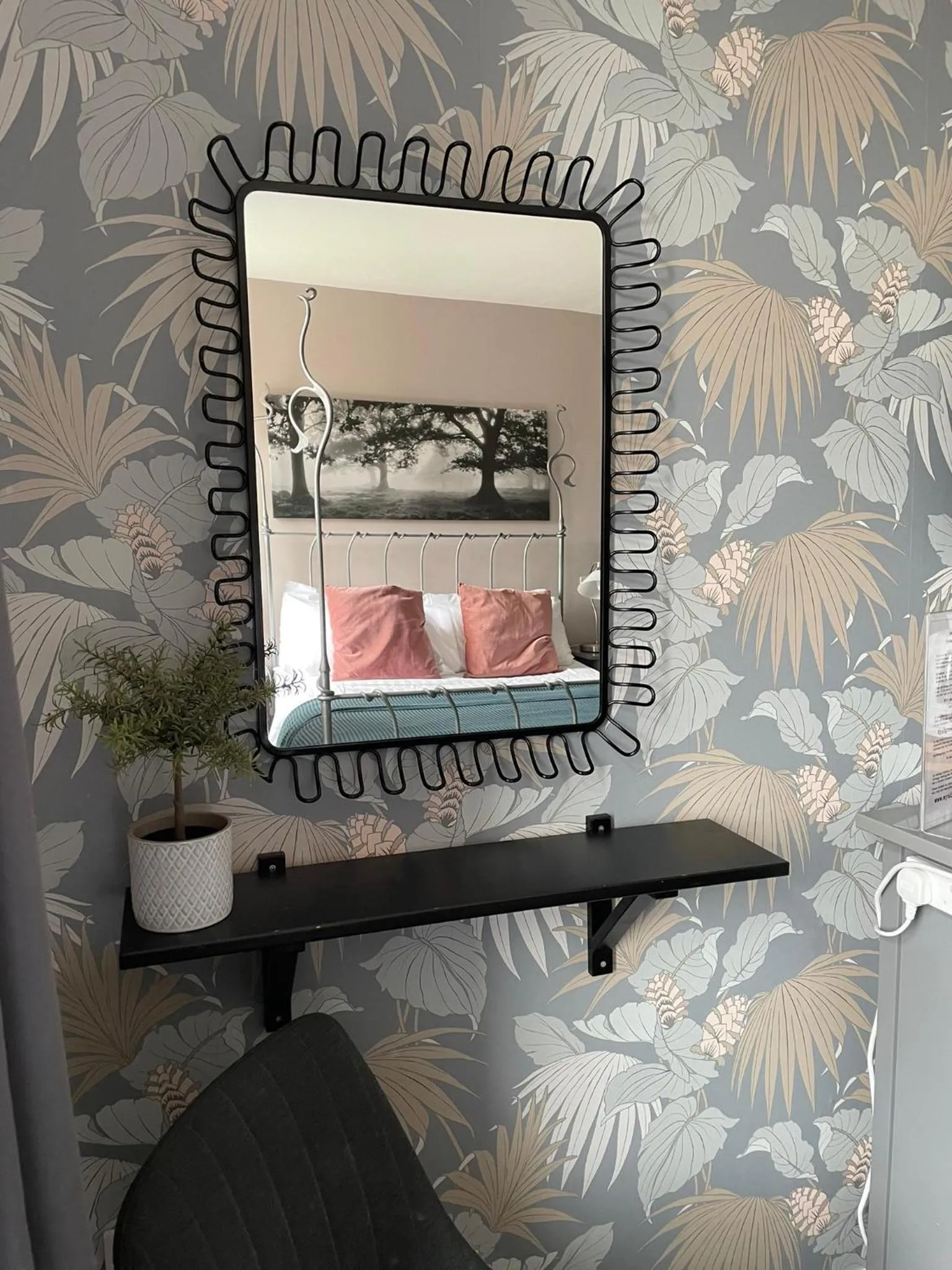 hair dresser, Bed in Wyndgrove House B&B