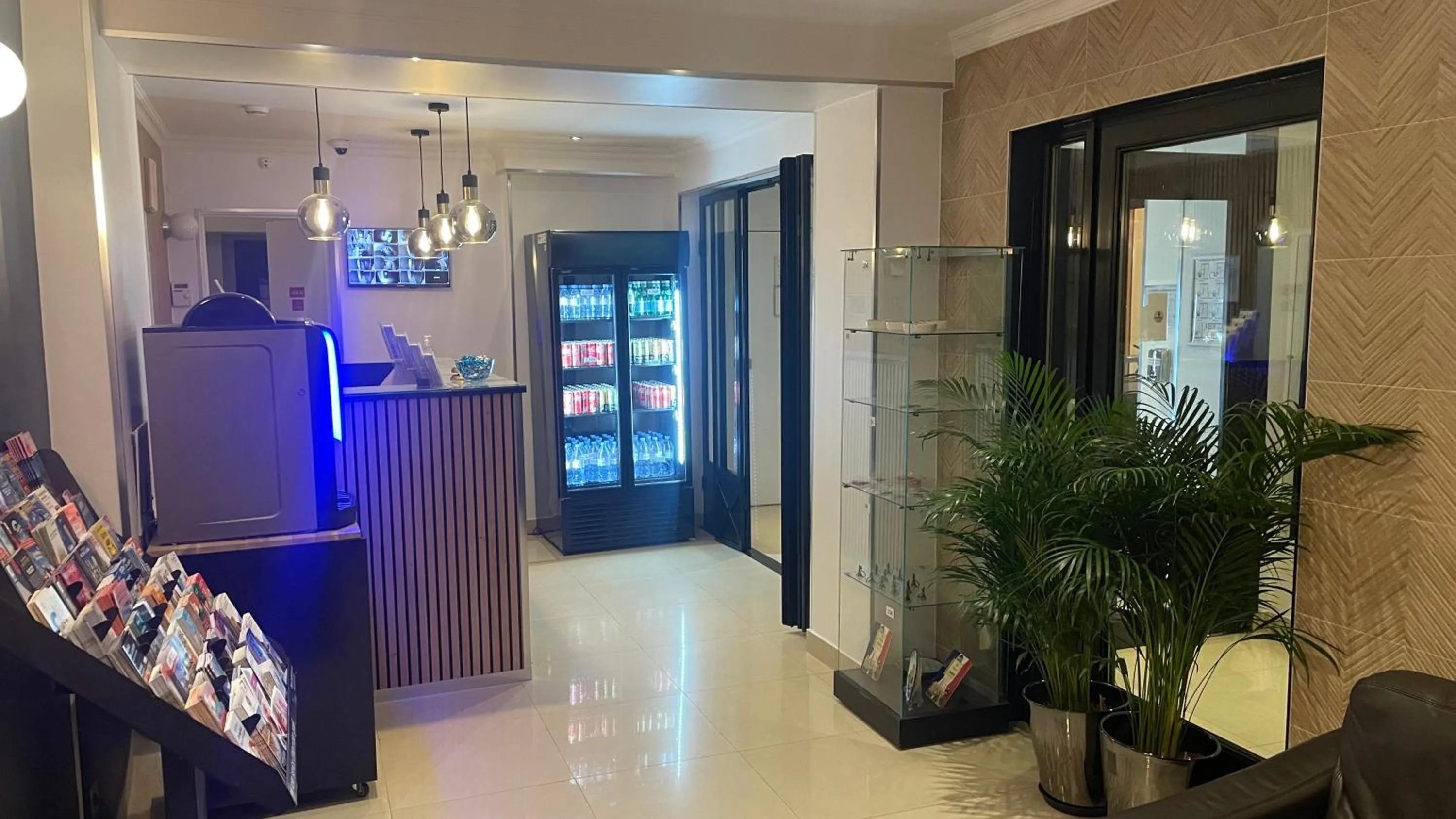 Lobby or reception in Mary's Hotel République