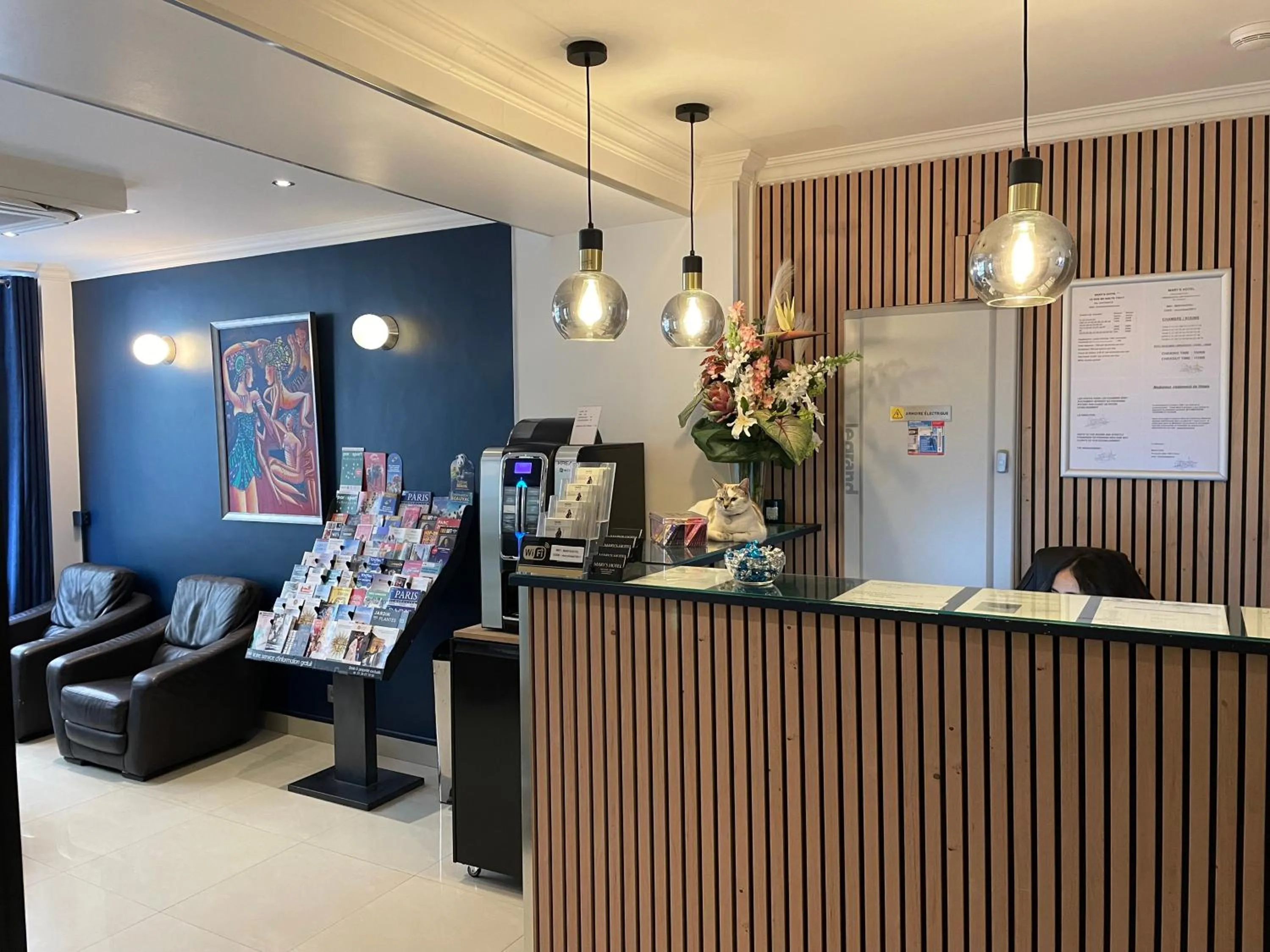 Lobby or reception in Mary's Hotel République