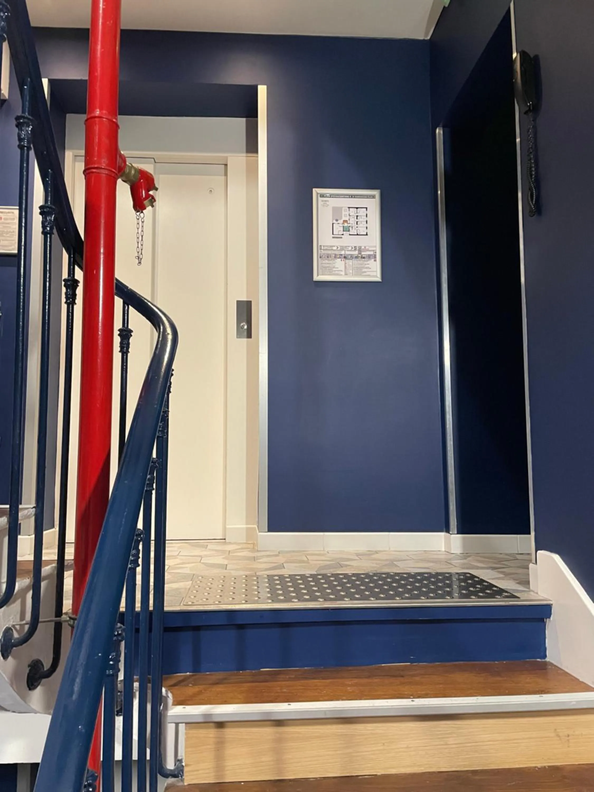 Property building in Mary's Hotel République