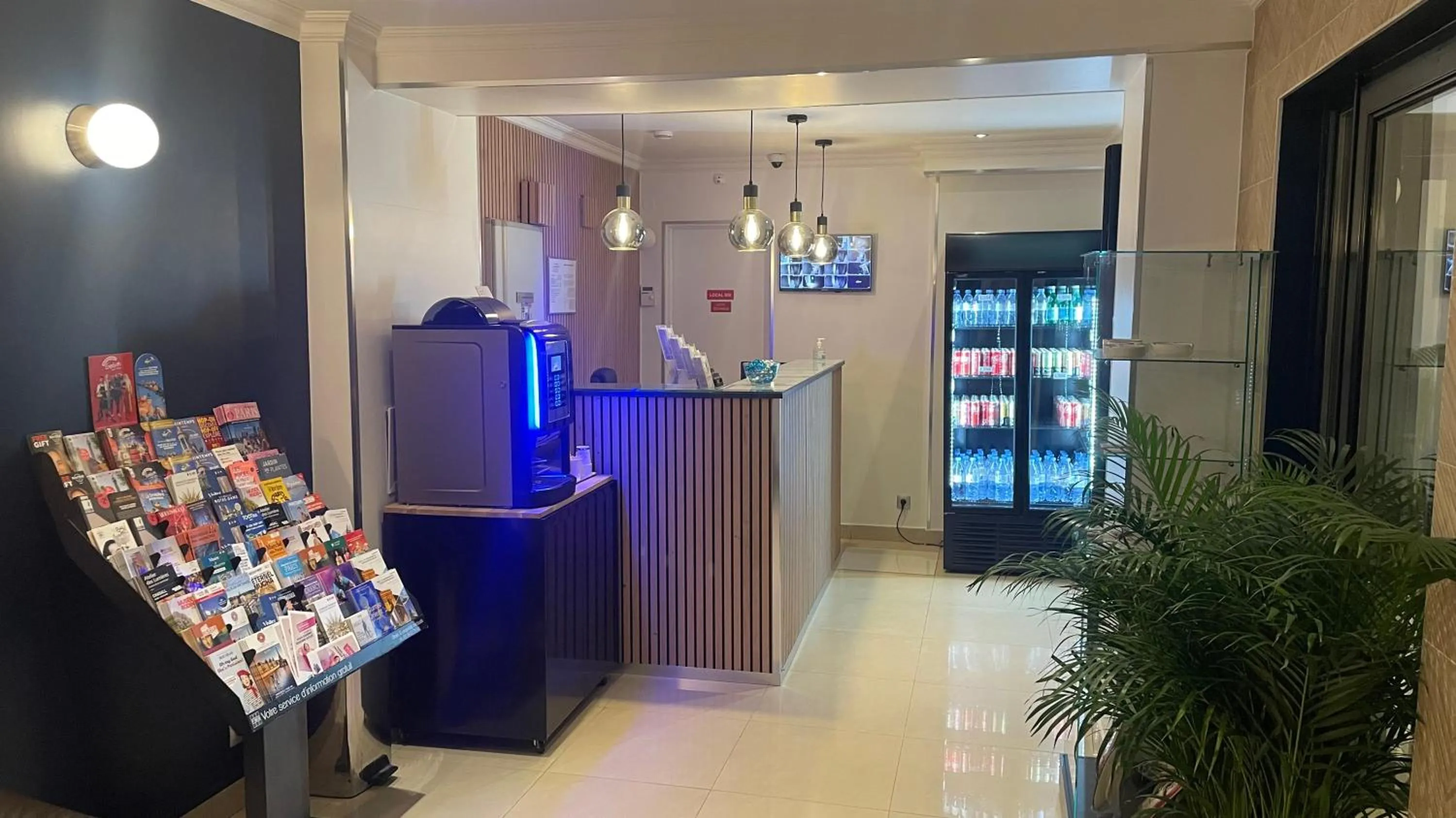 Lobby or reception in Mary's Hotel République