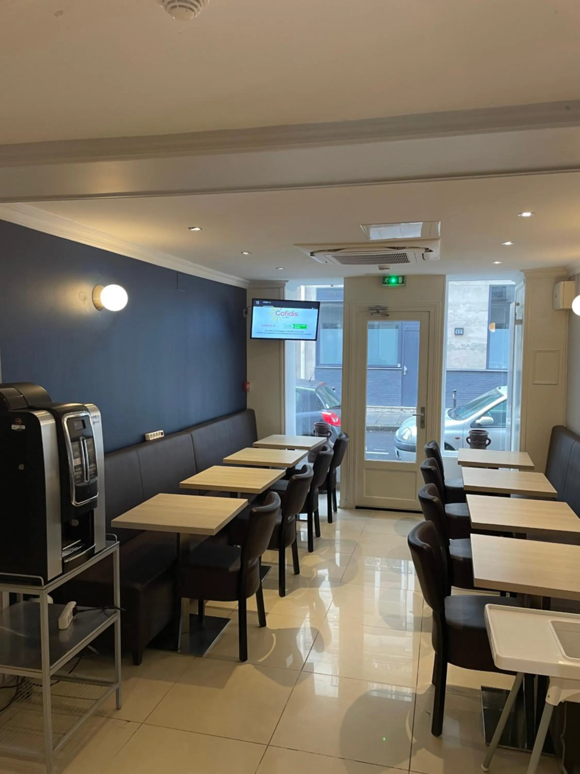 Breakfast in Mary's Hotel République