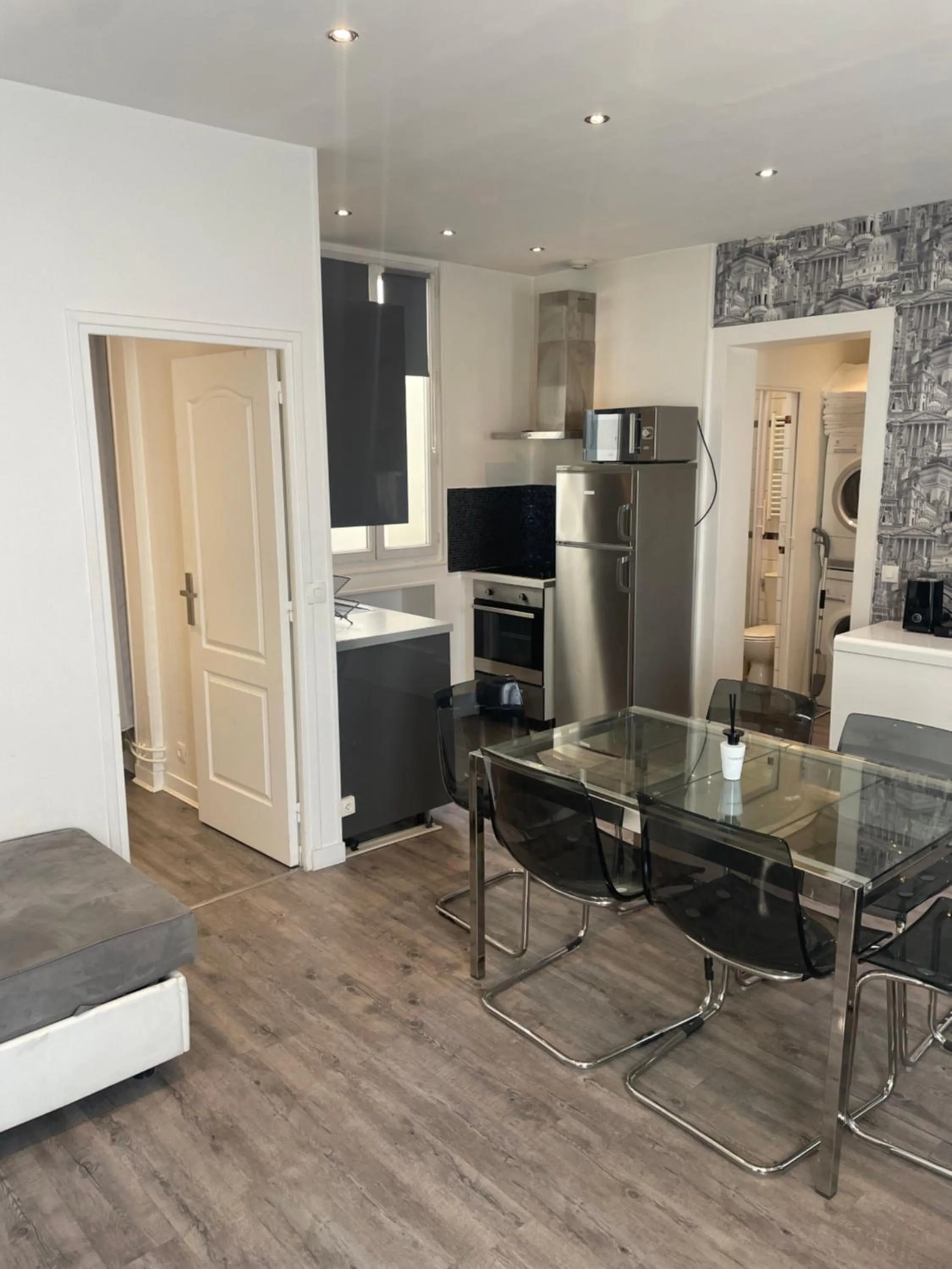 Seating area in Mary's Hotel République