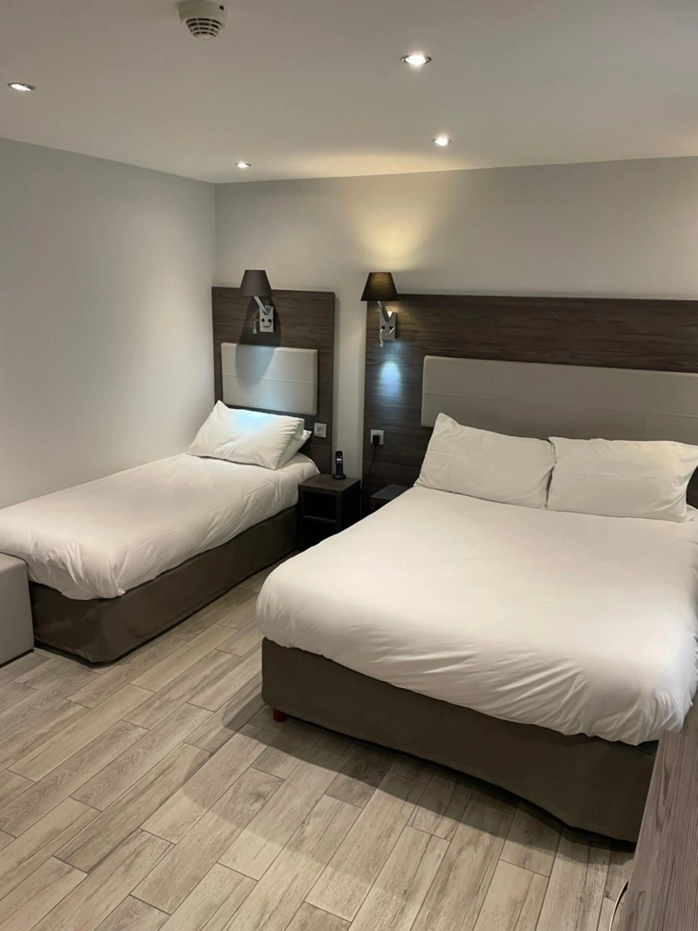 Bedroom, Bed in Mary's Hotel République