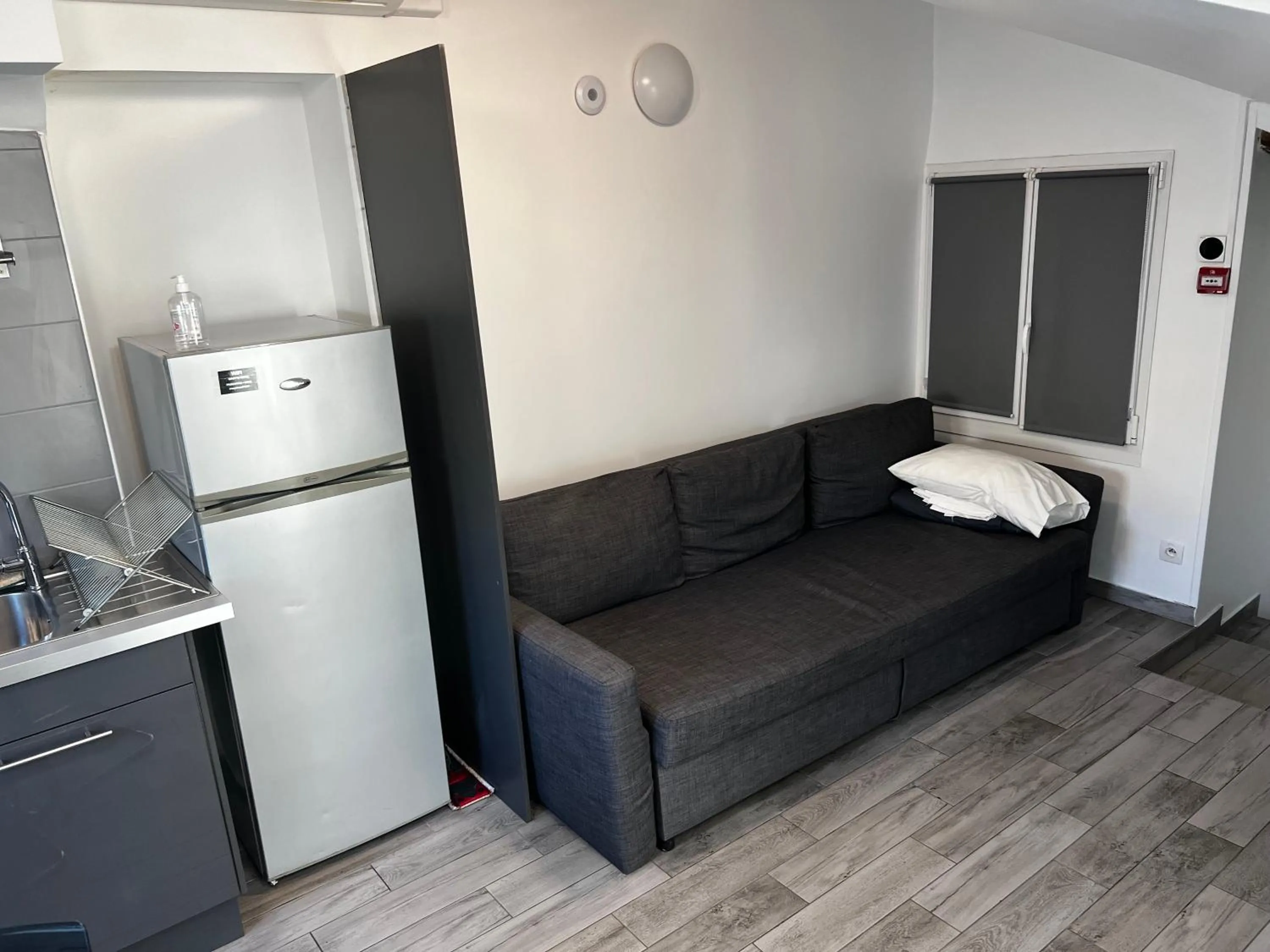 Seating area in Mary's Hotel République