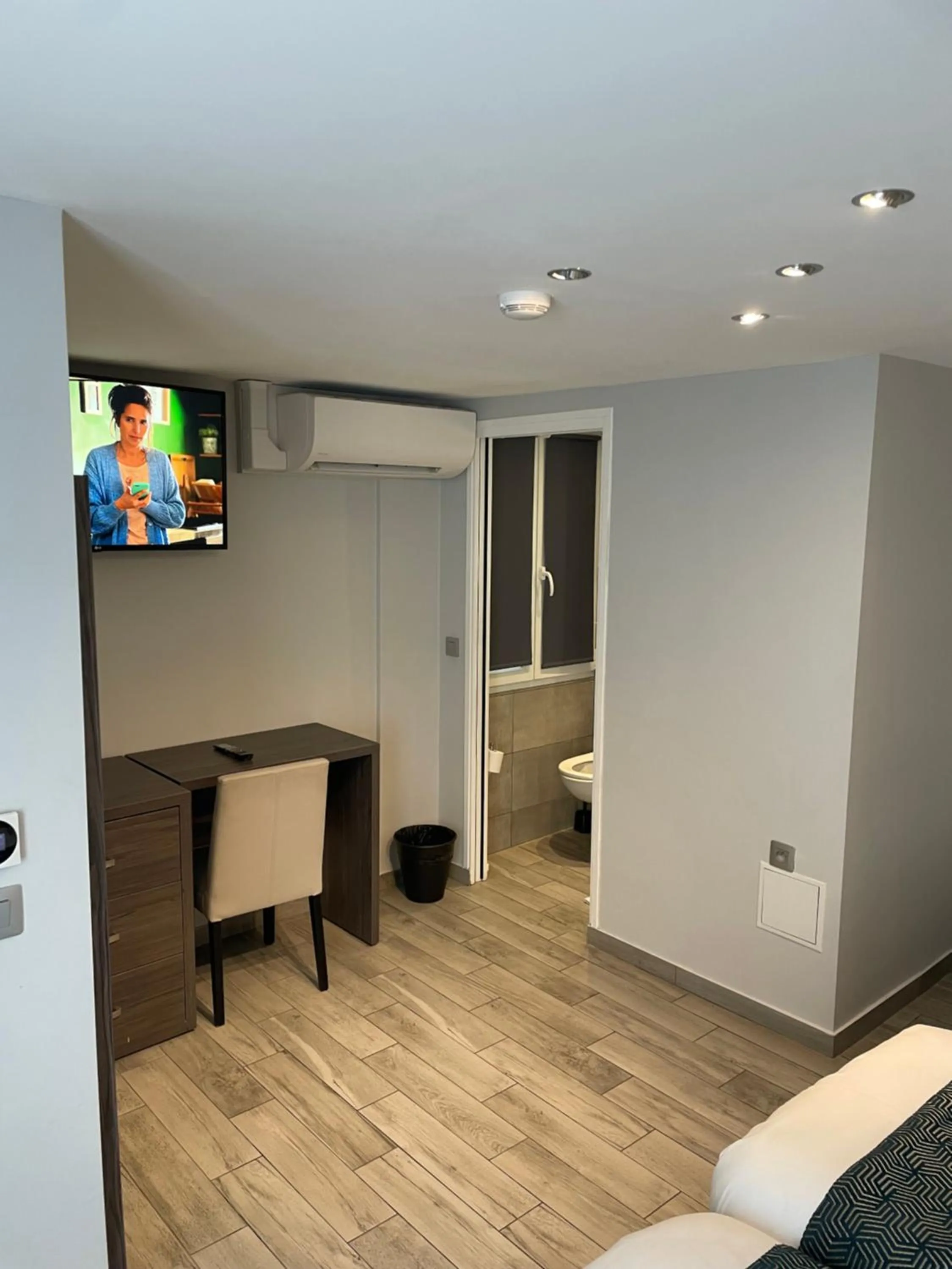 Bedroom in Mary's Hotel République