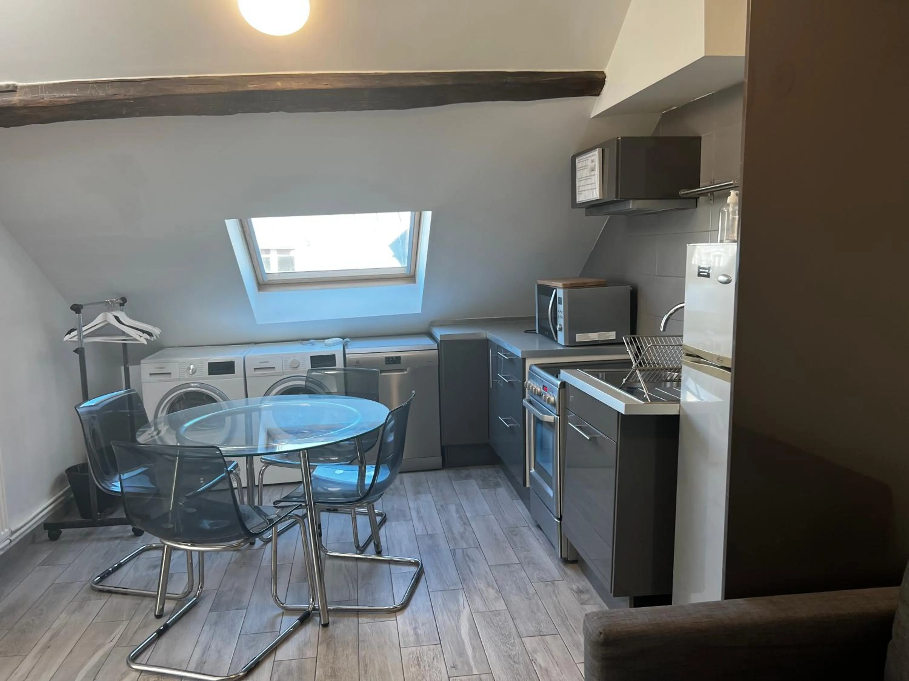 Dining area in Mary's Hotel République