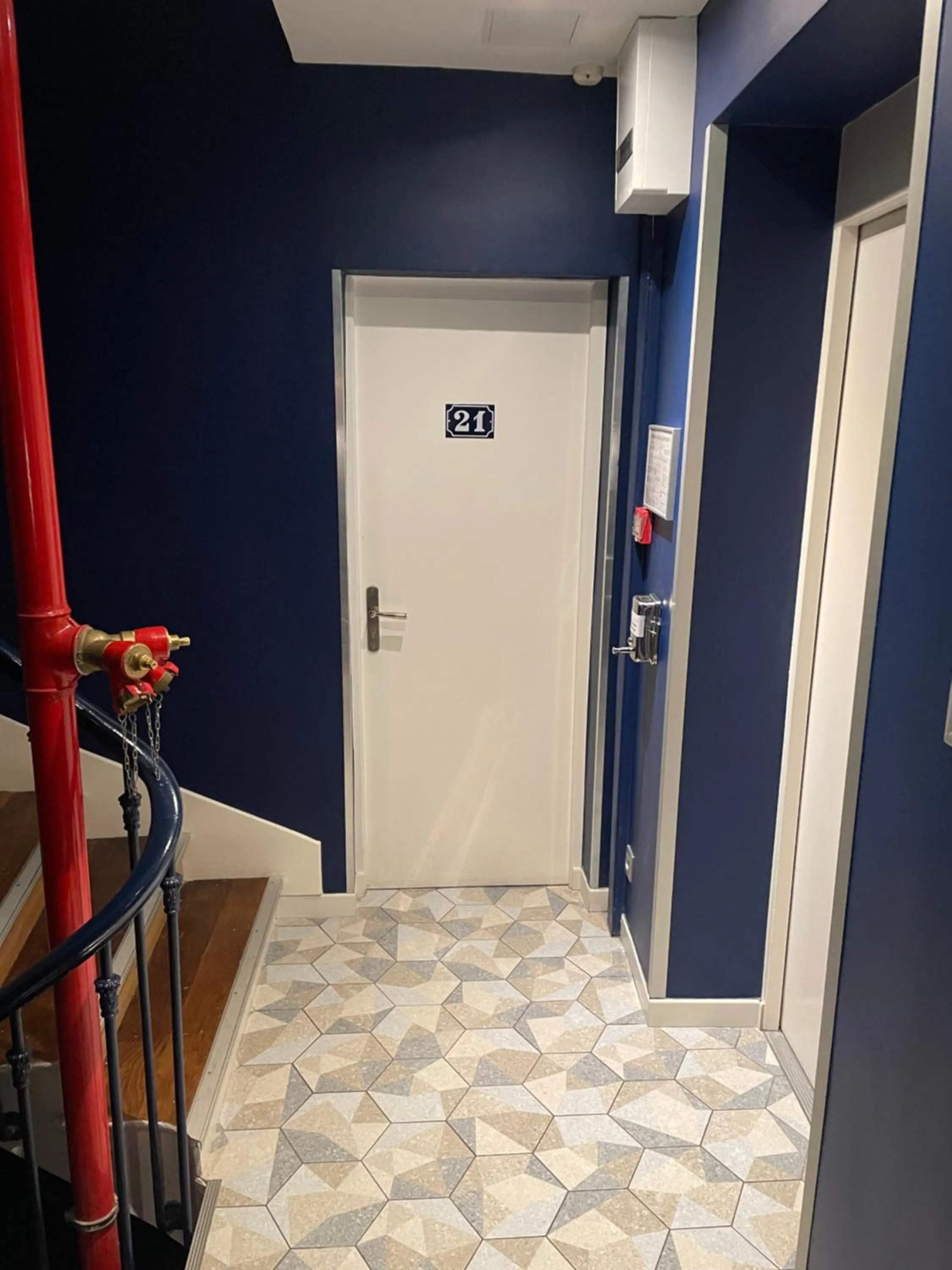 Property building in Mary's Hotel République