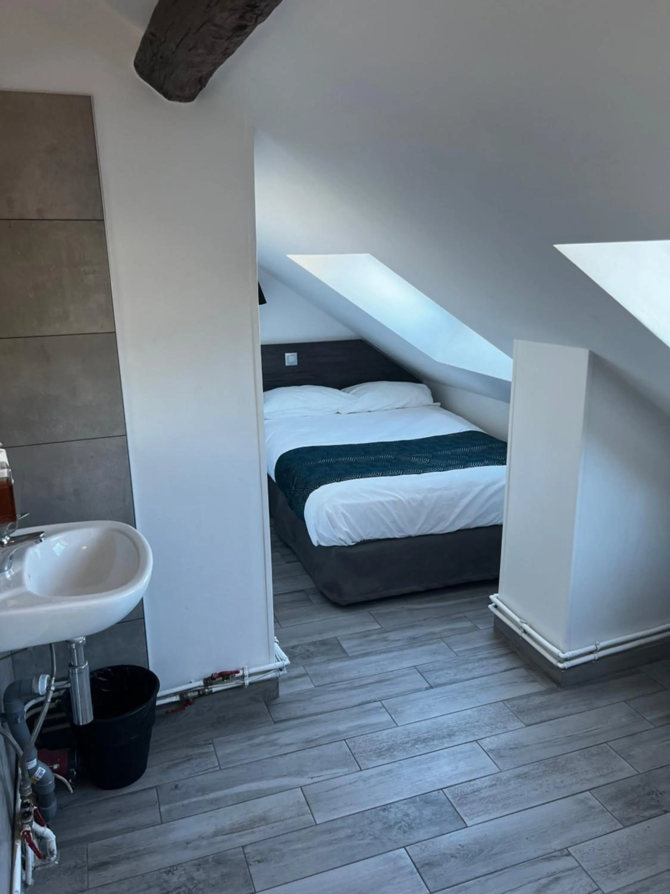 Bedroom, Bed in Mary's Hotel République