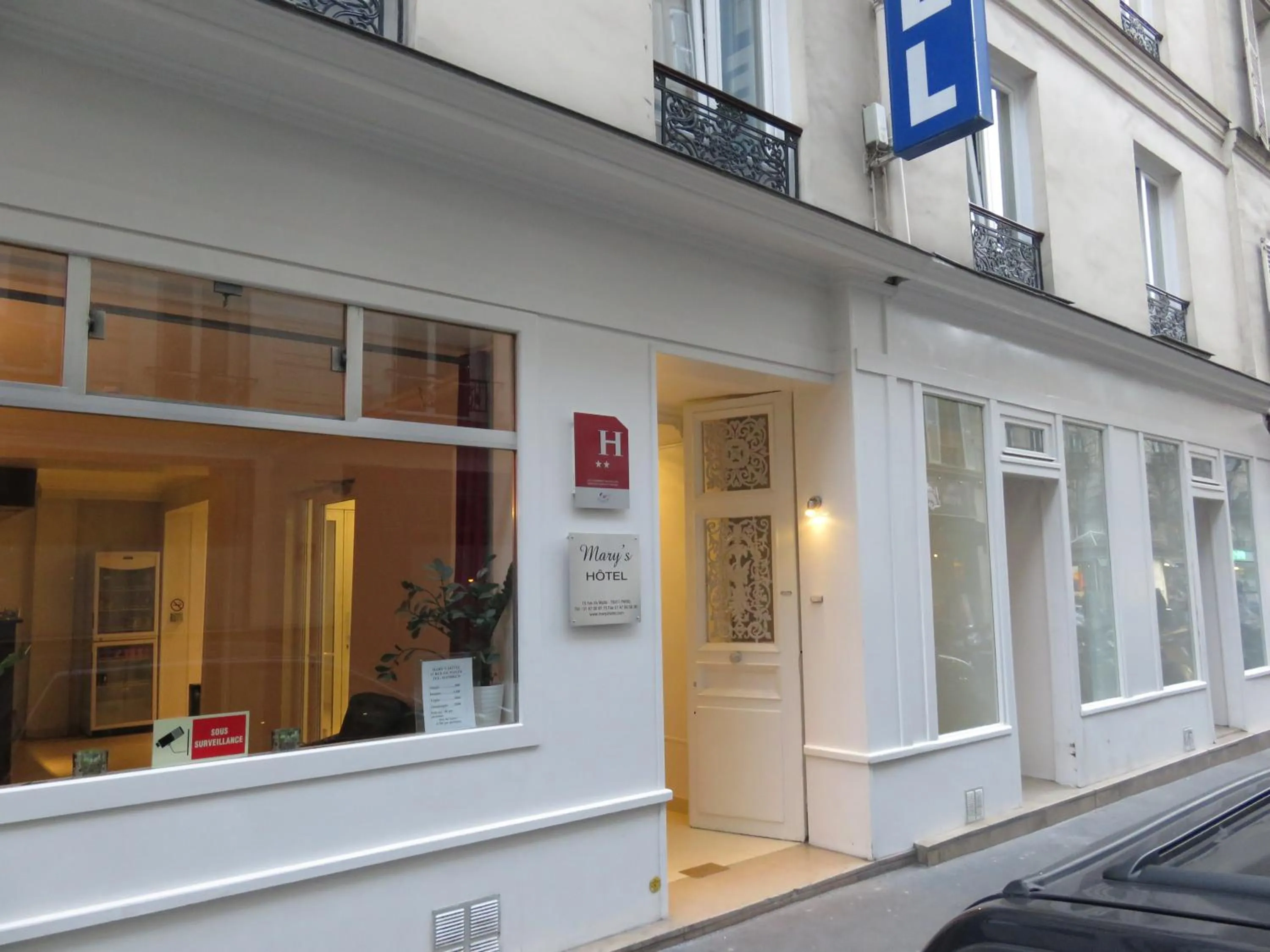 Facade/entrance in Mary's Hotel République
