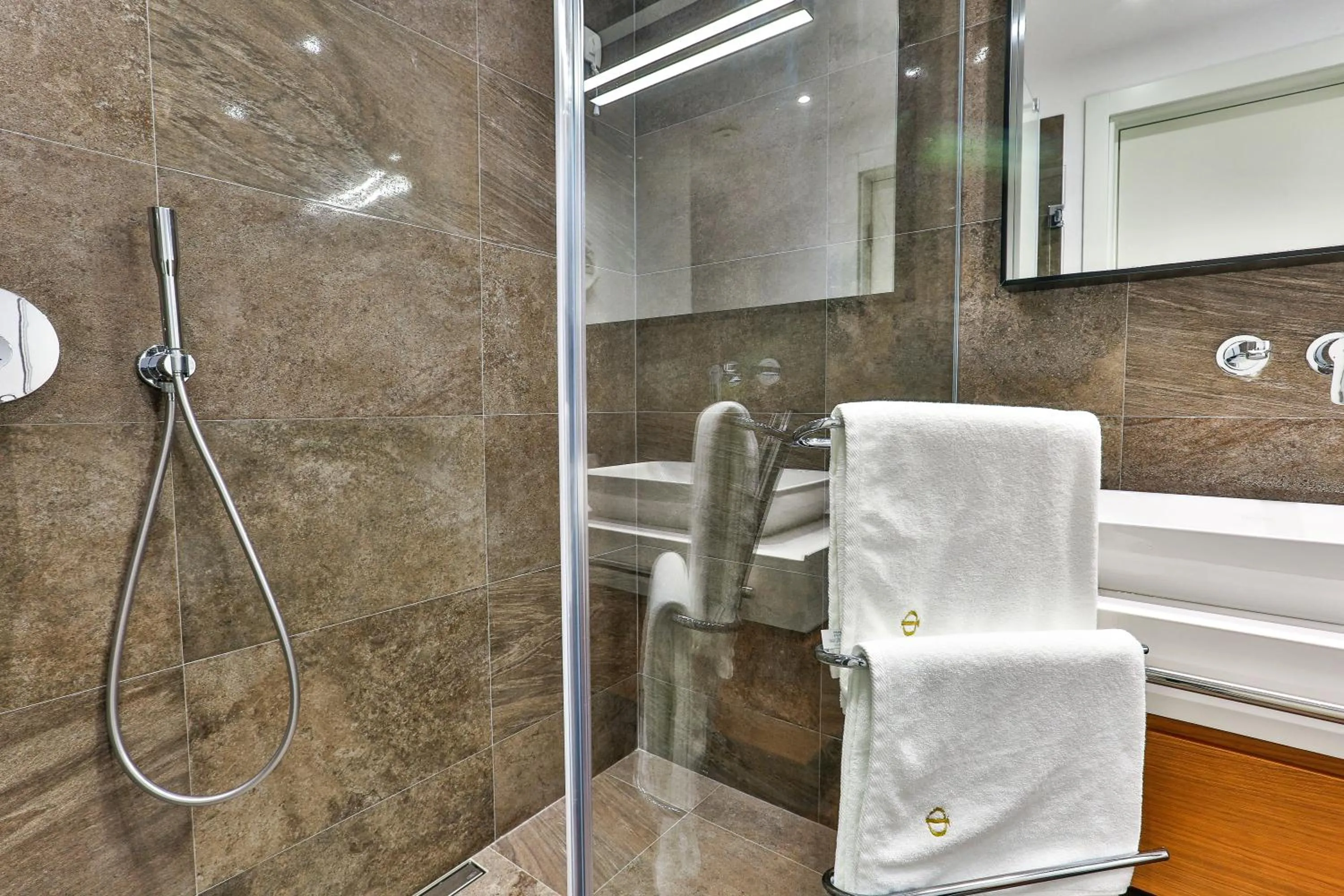 Shower in Hotel Fagus by Aycon