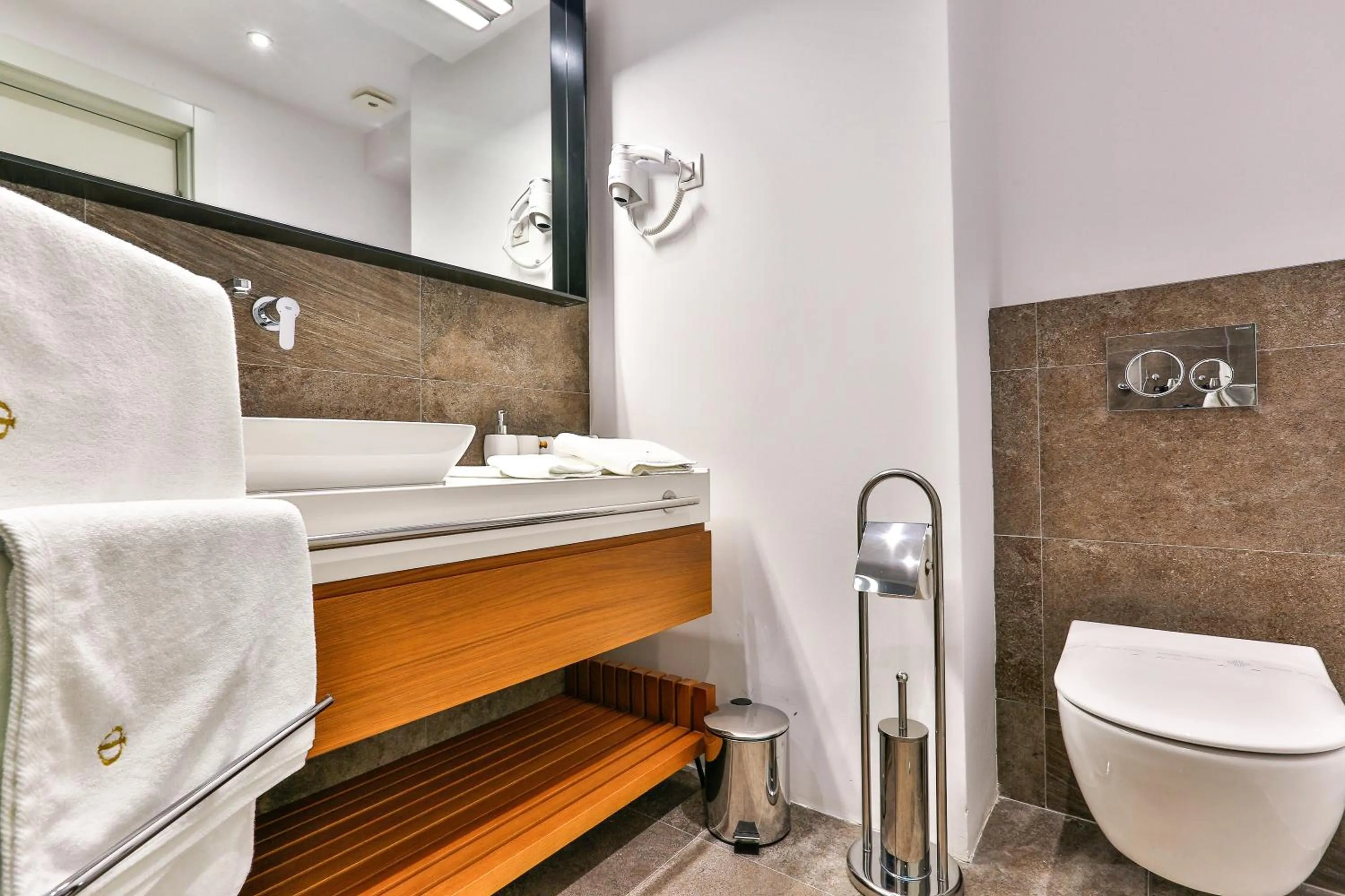 Toilet in Hotel Fagus by Aycon