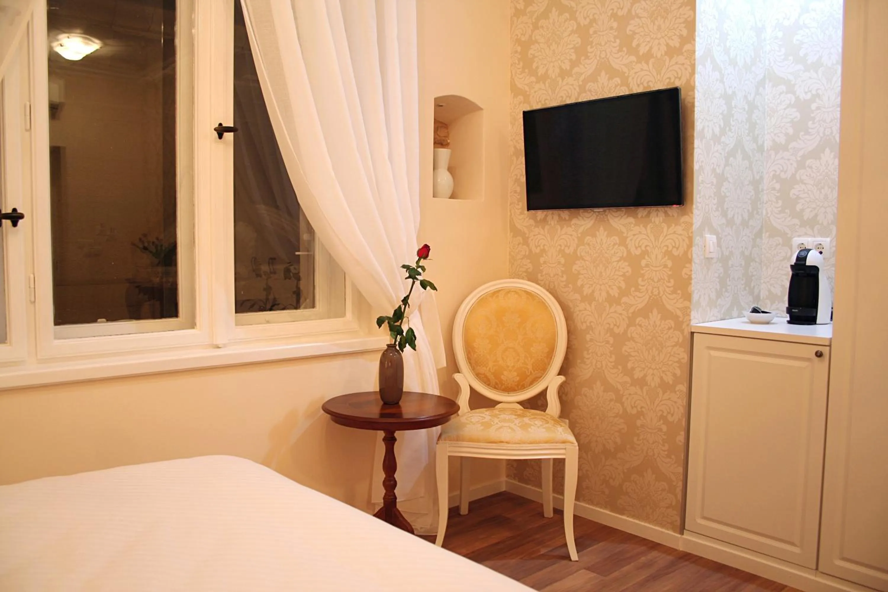 TV and multimedia, Bed in Banica Apartments & Rooms