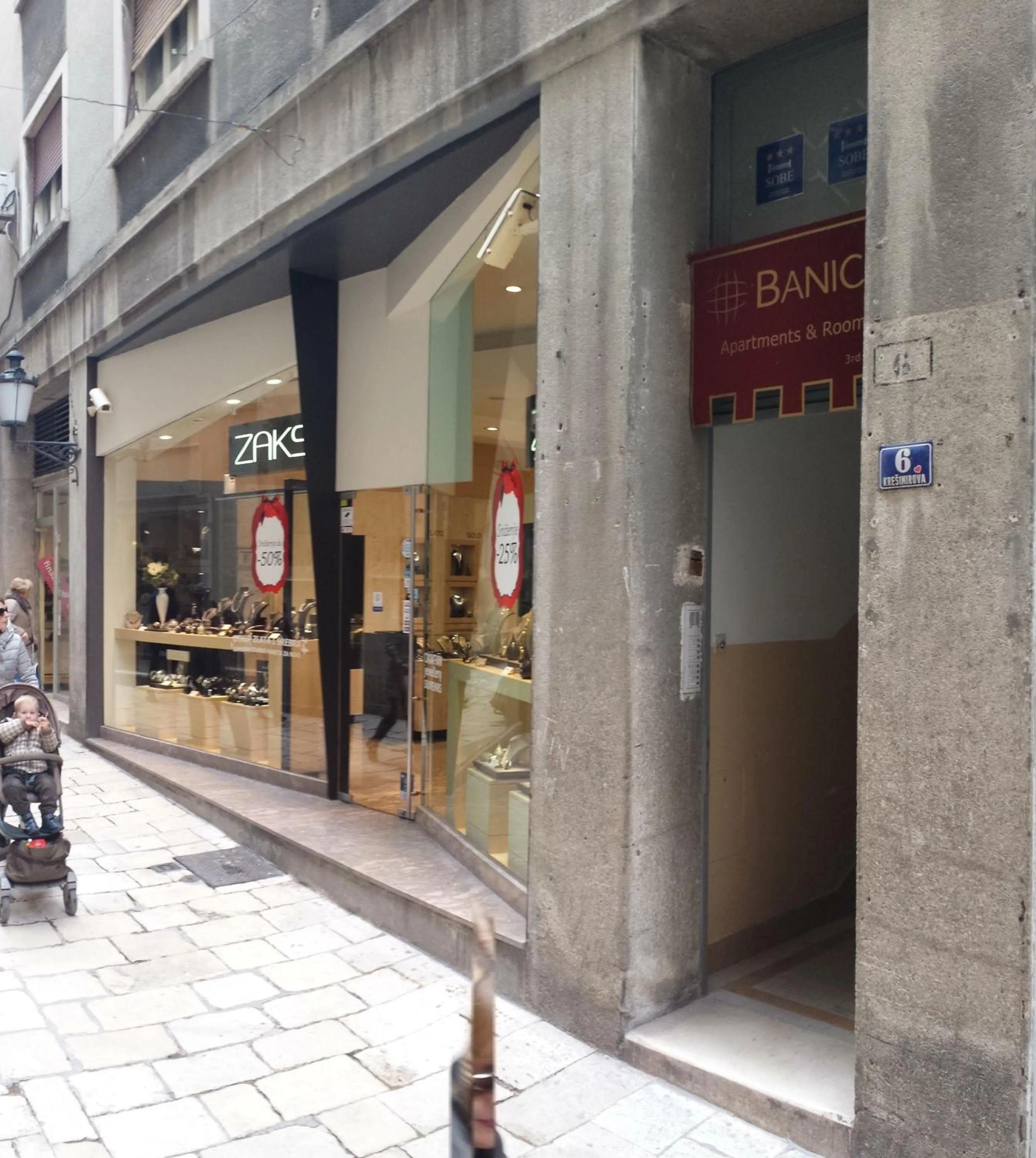 Facade/entrance in Banica Apartments & Rooms